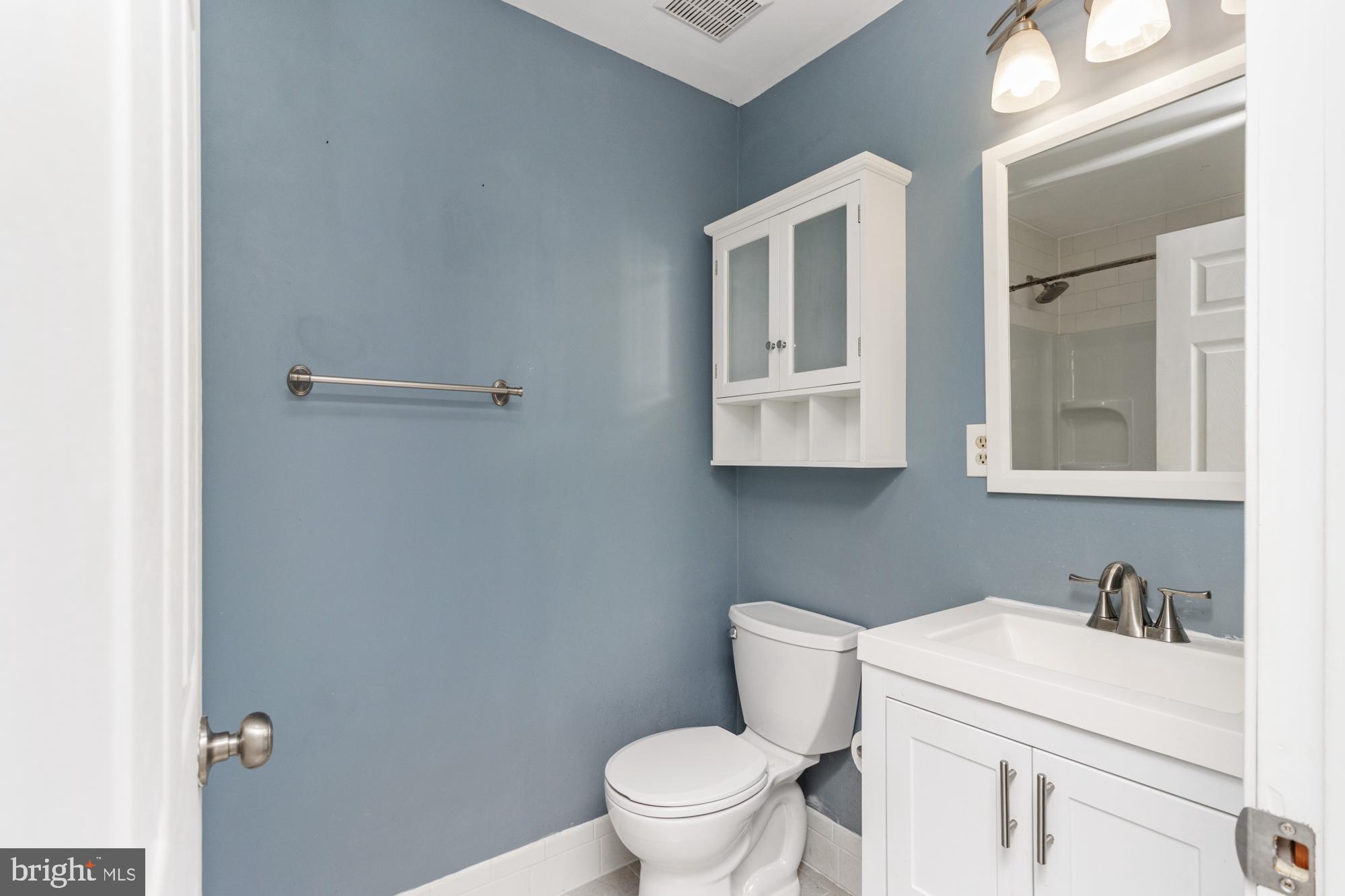 HARLAN SQUARE CONDOMINIUMS - Residential Lease