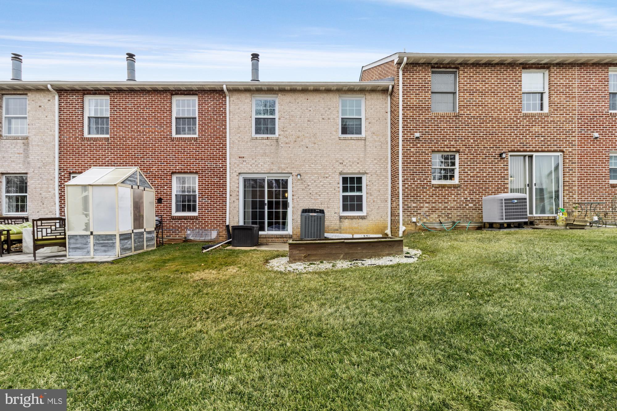 HARLAN SQUARE CONDOMINIUMS - Residential Lease