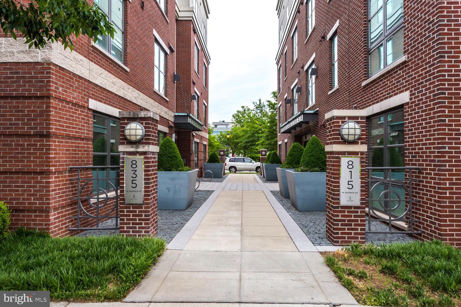 OLD TOWN COMMONS - Residential Lease