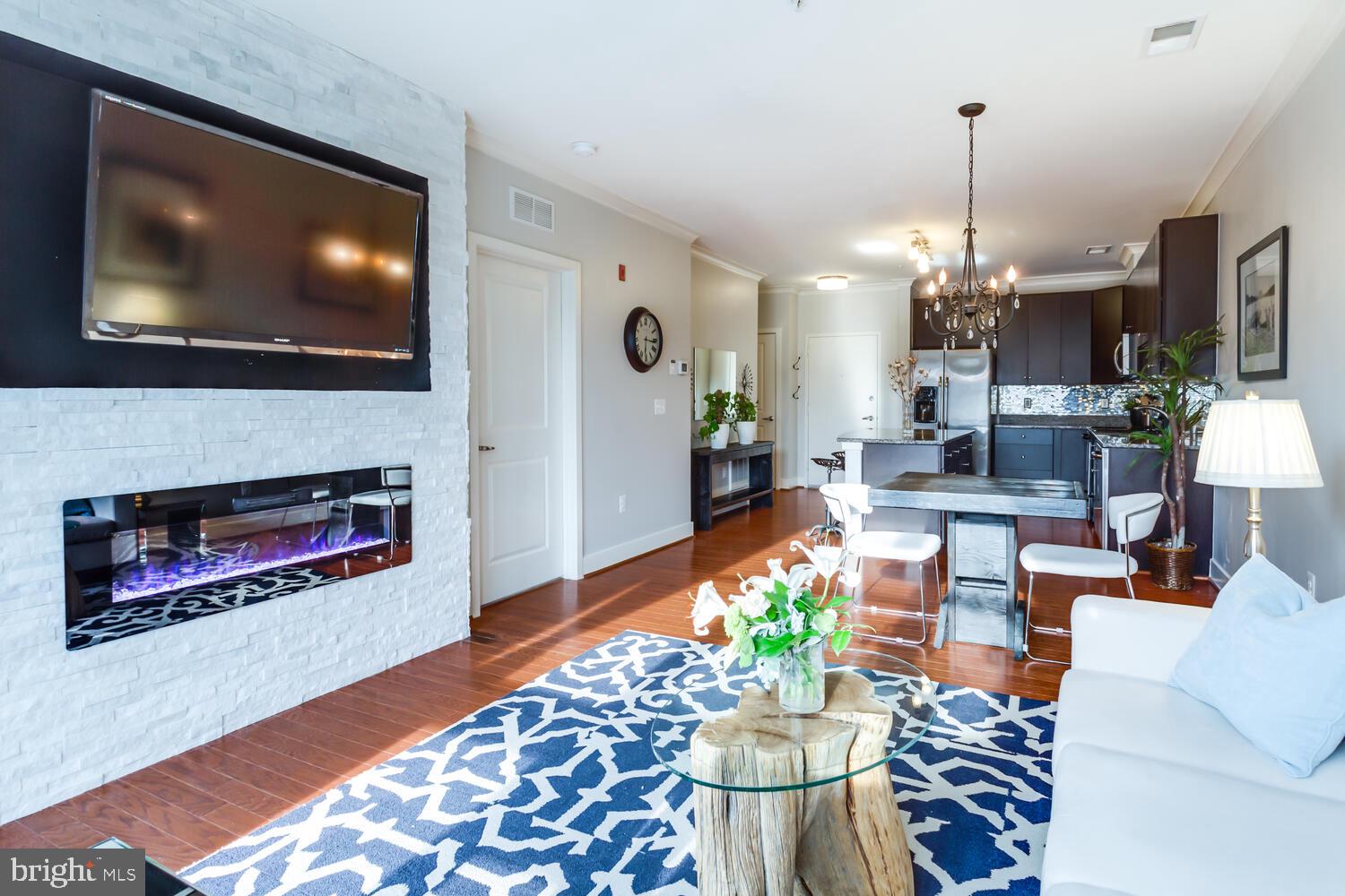 OLD TOWN COMMONS - Residential Lease