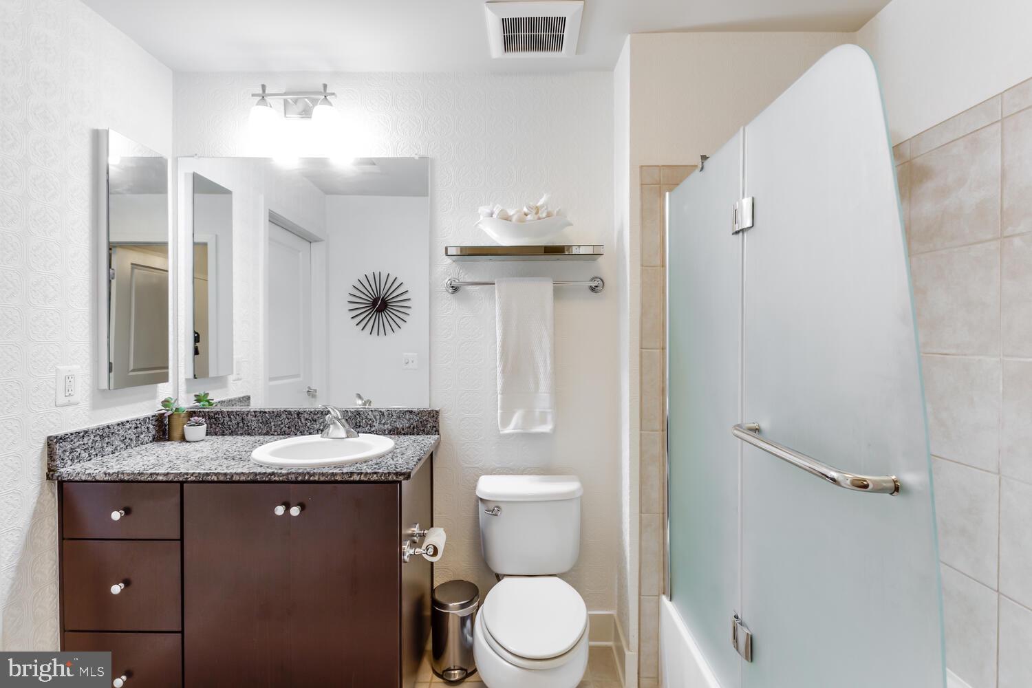 OLD TOWN COMMONS - Residential Lease