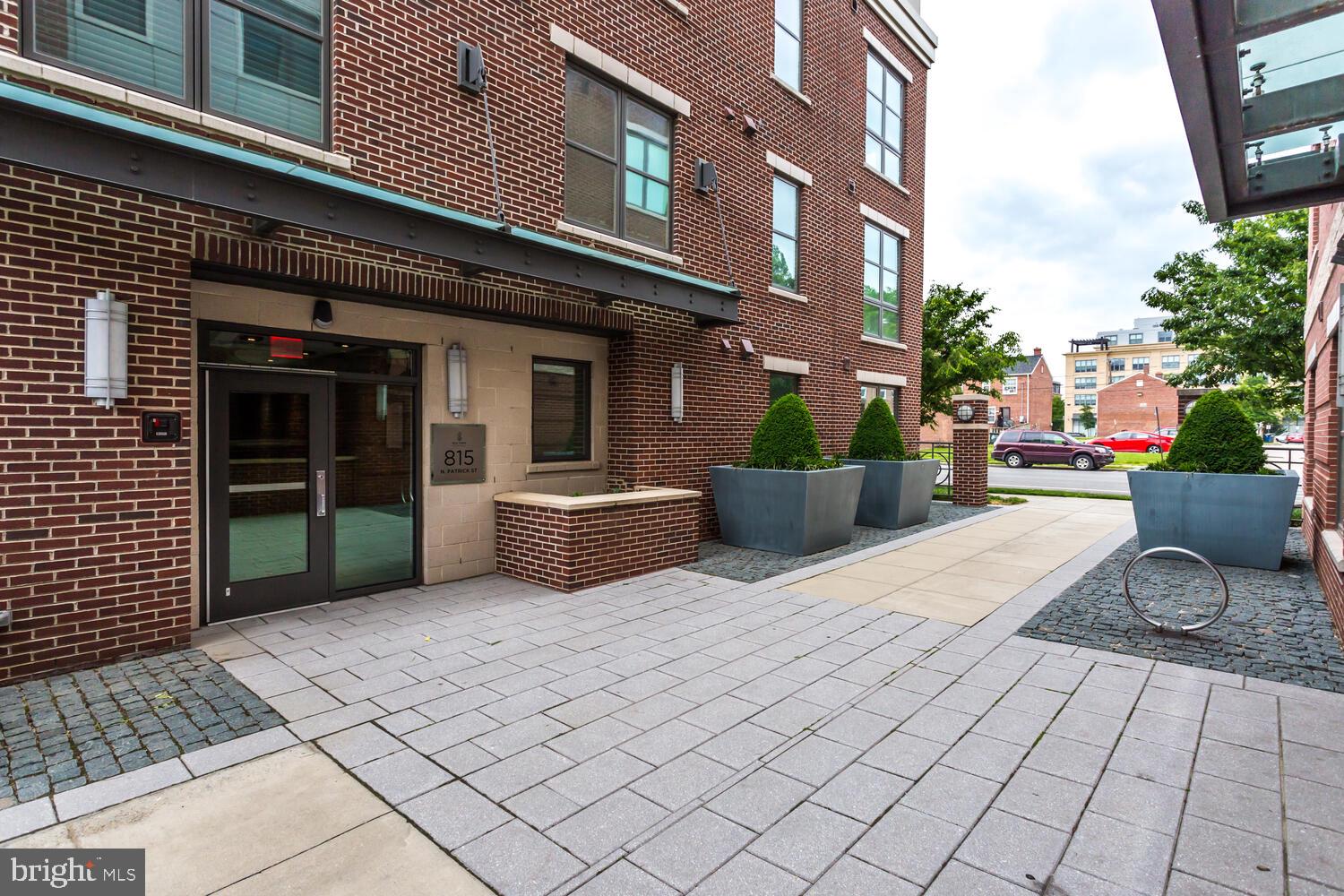 OLD TOWN COMMONS - Residential Lease