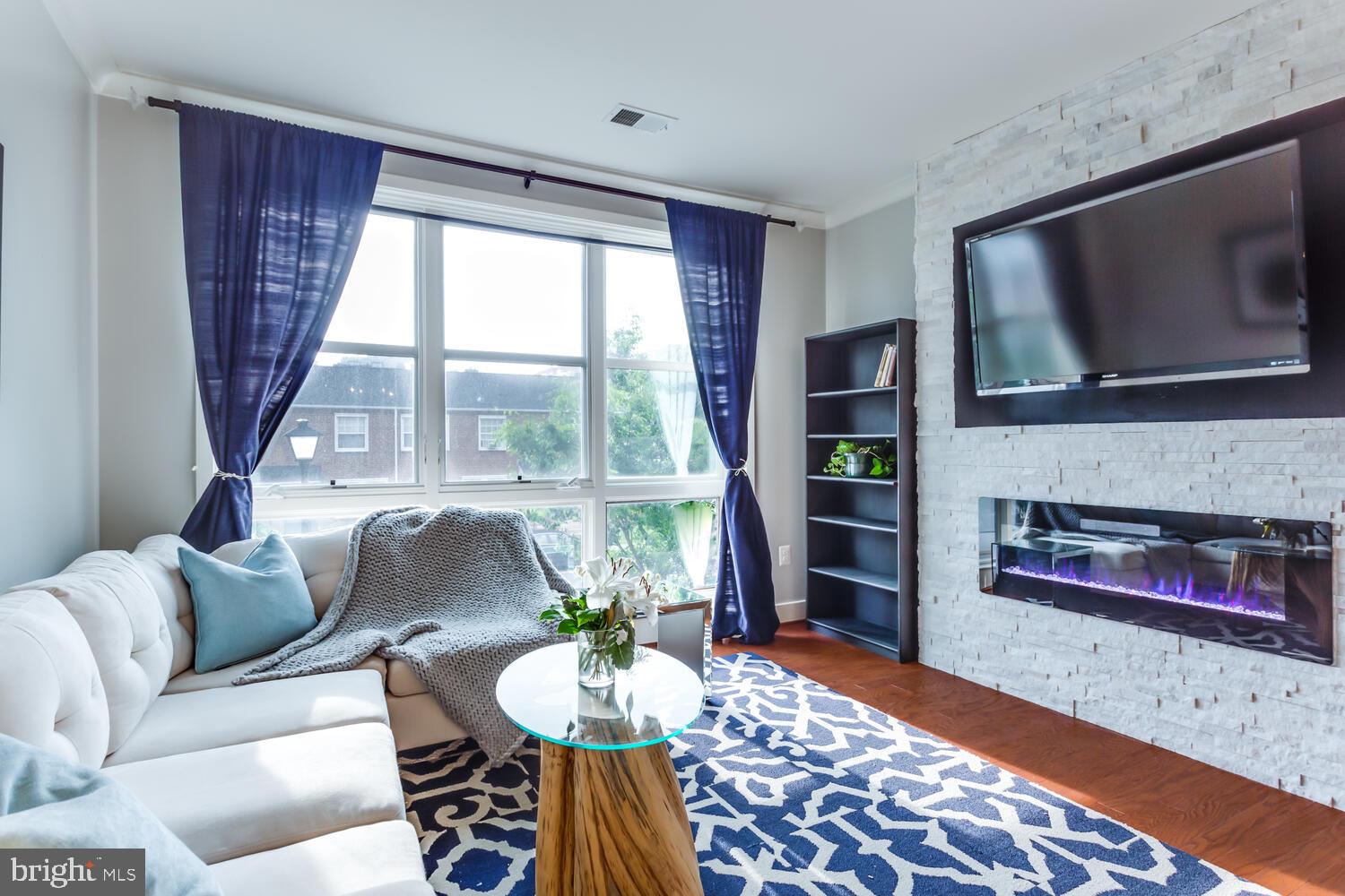 OLD TOWN COMMONS - Residential Lease