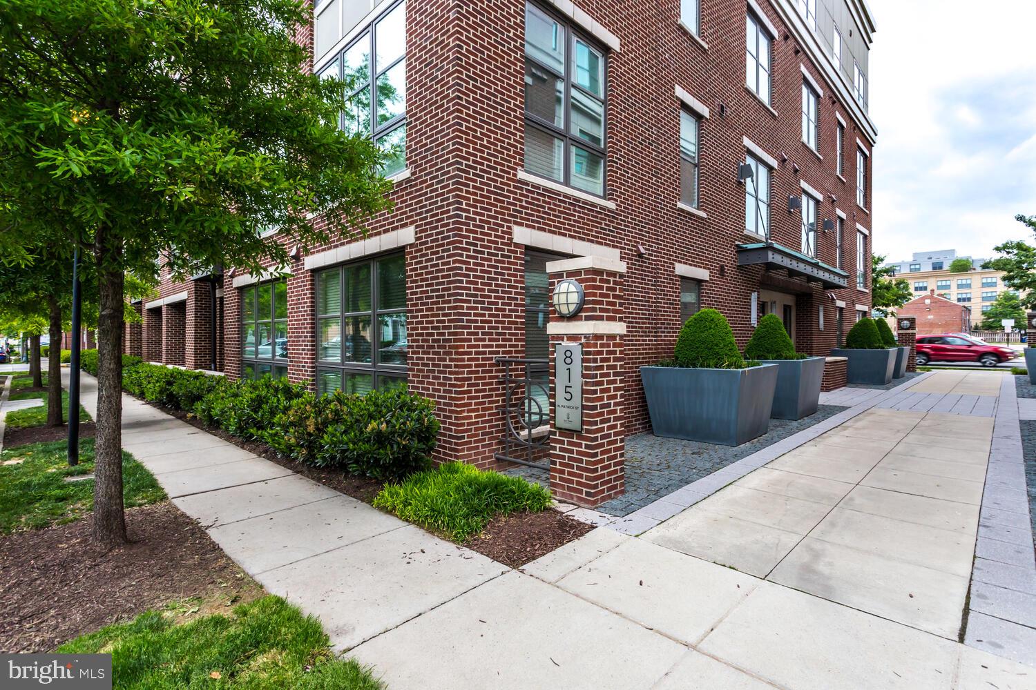 OLD TOWN COMMONS - Residential Lease