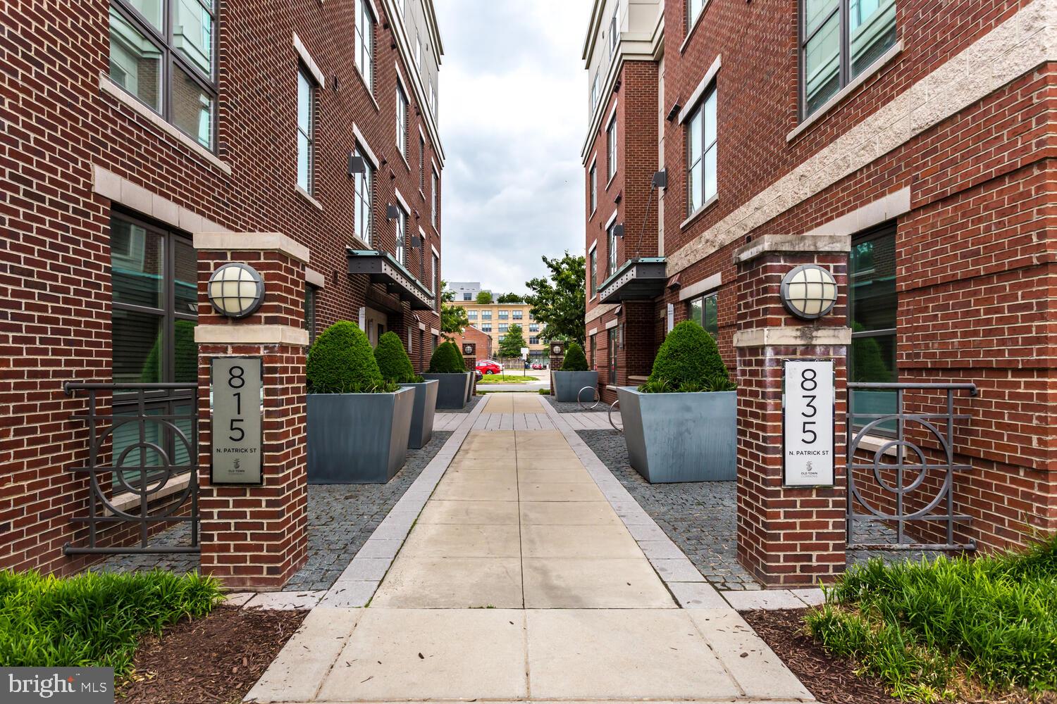 OLD TOWN COMMONS - Residential Lease