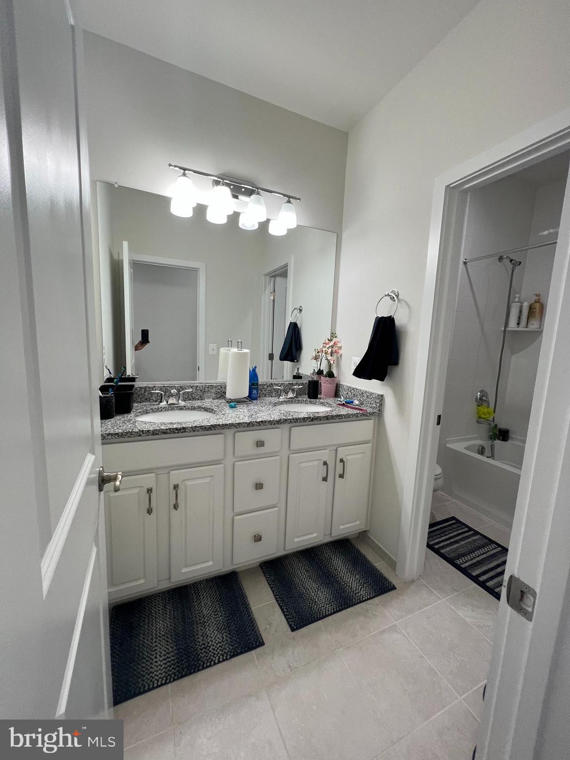 SOUTH RIDING - Residential Lease