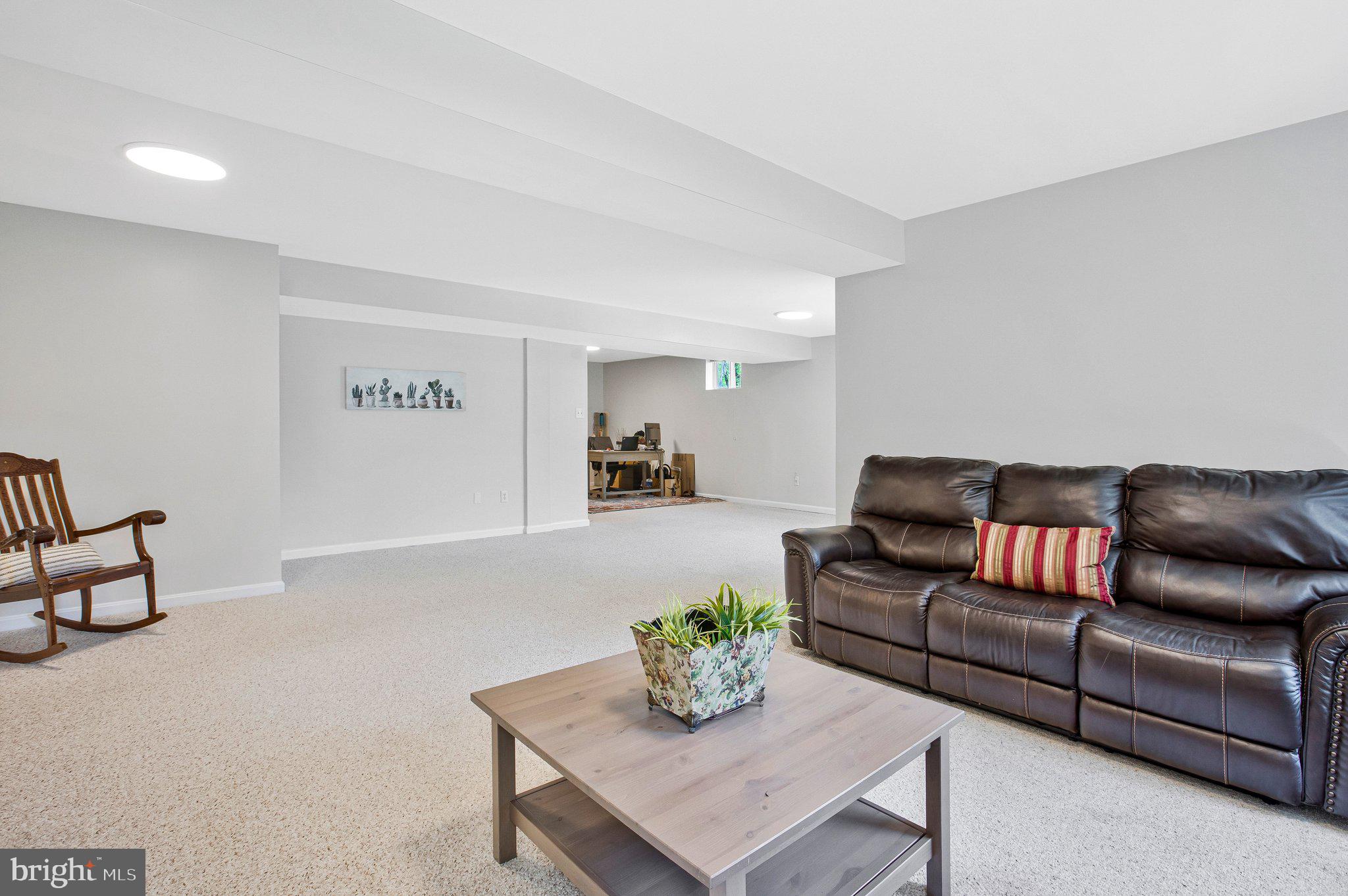 JONATHANS DELIGHT - Residential