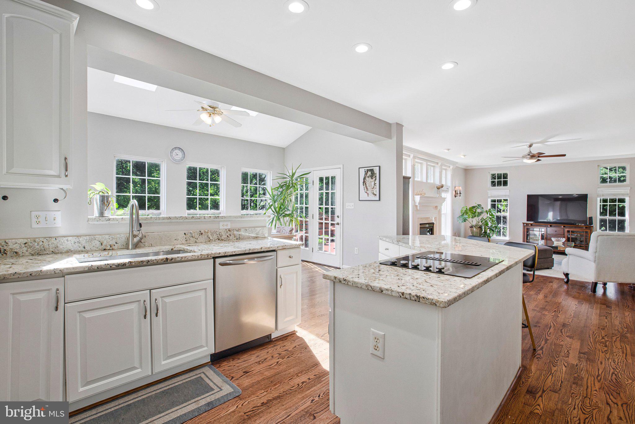 JONATHANS DELIGHT - Residential