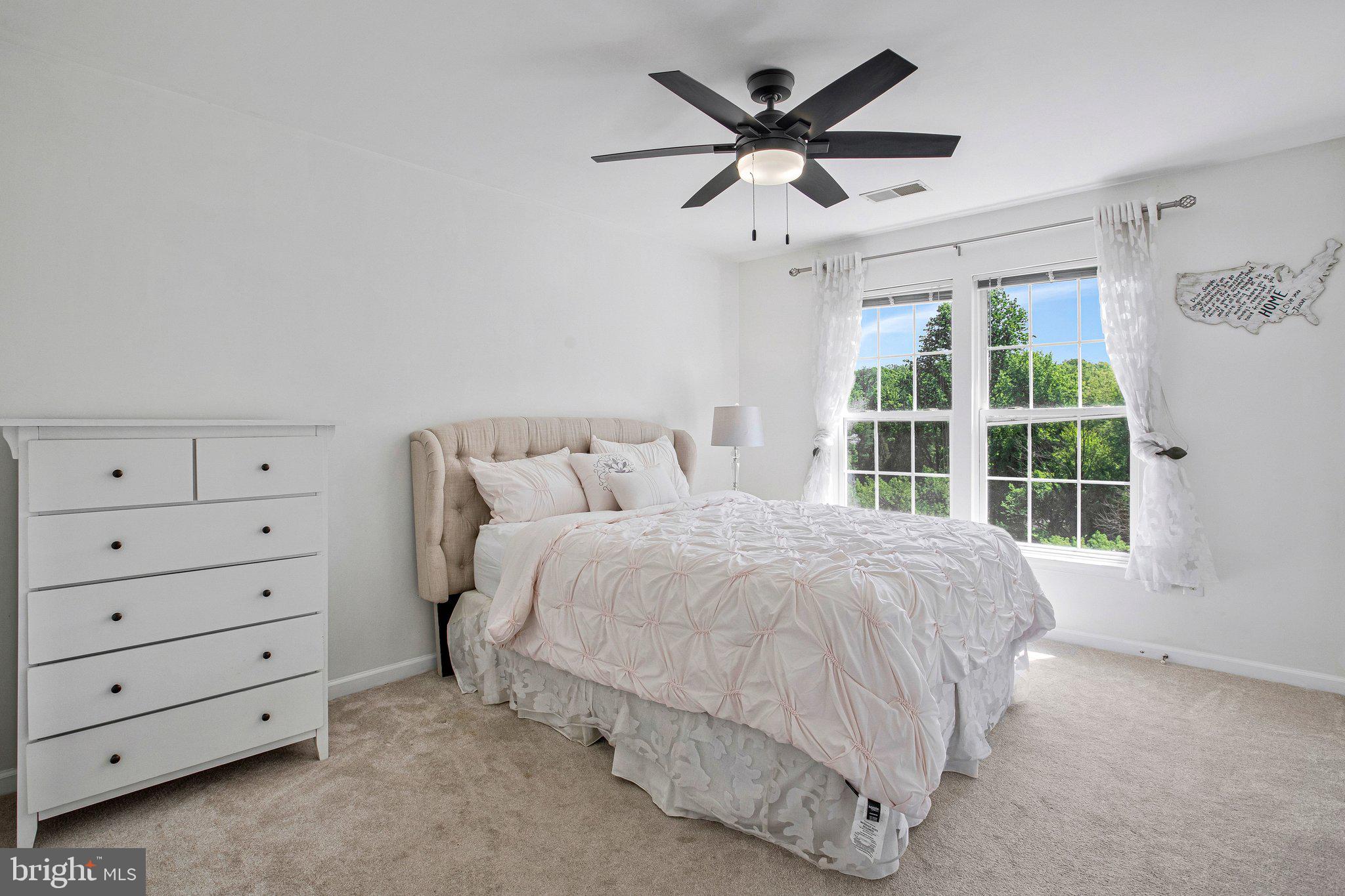 JONATHANS DELIGHT - Residential