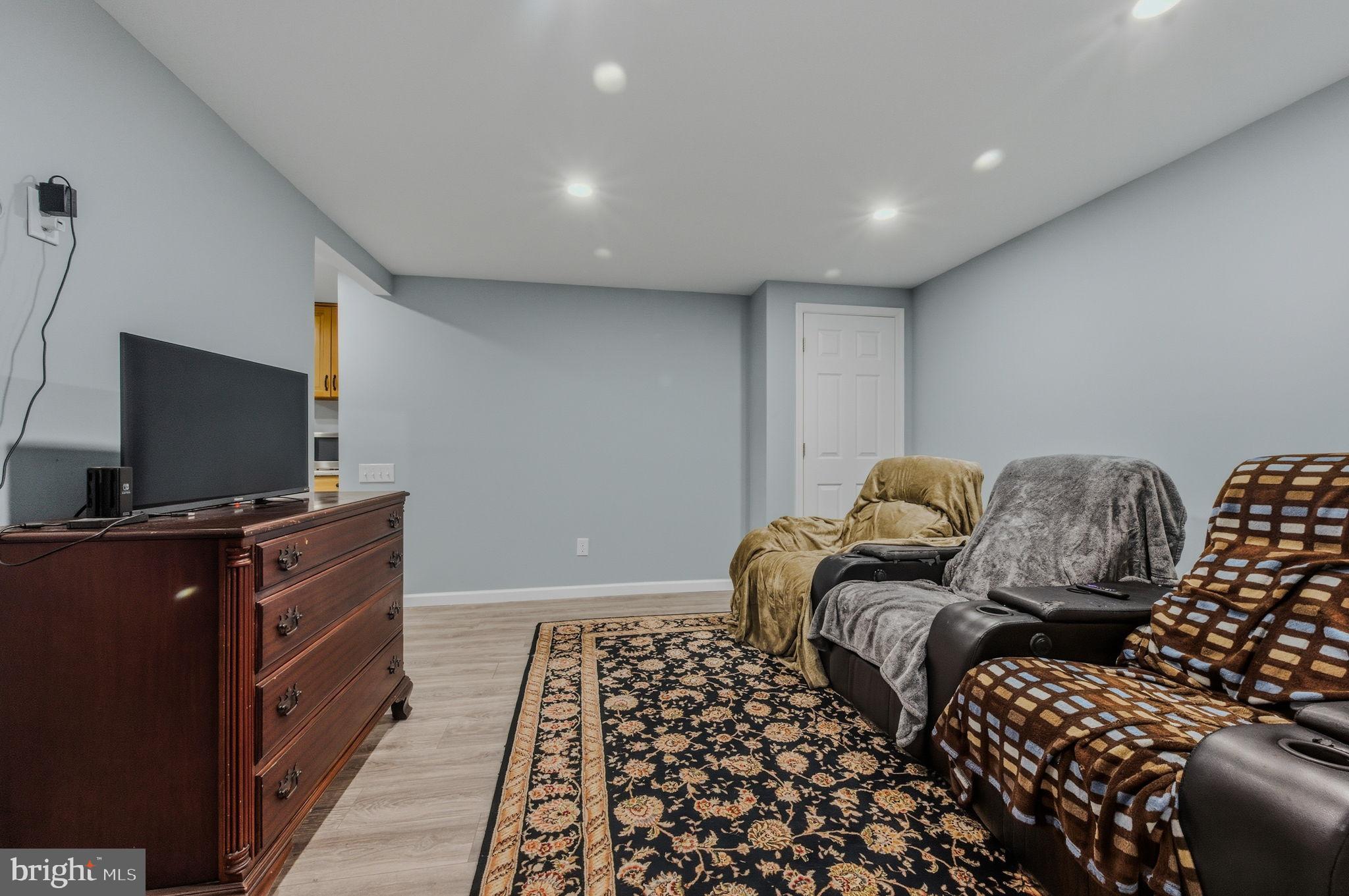 THE LEGENDS - Residential