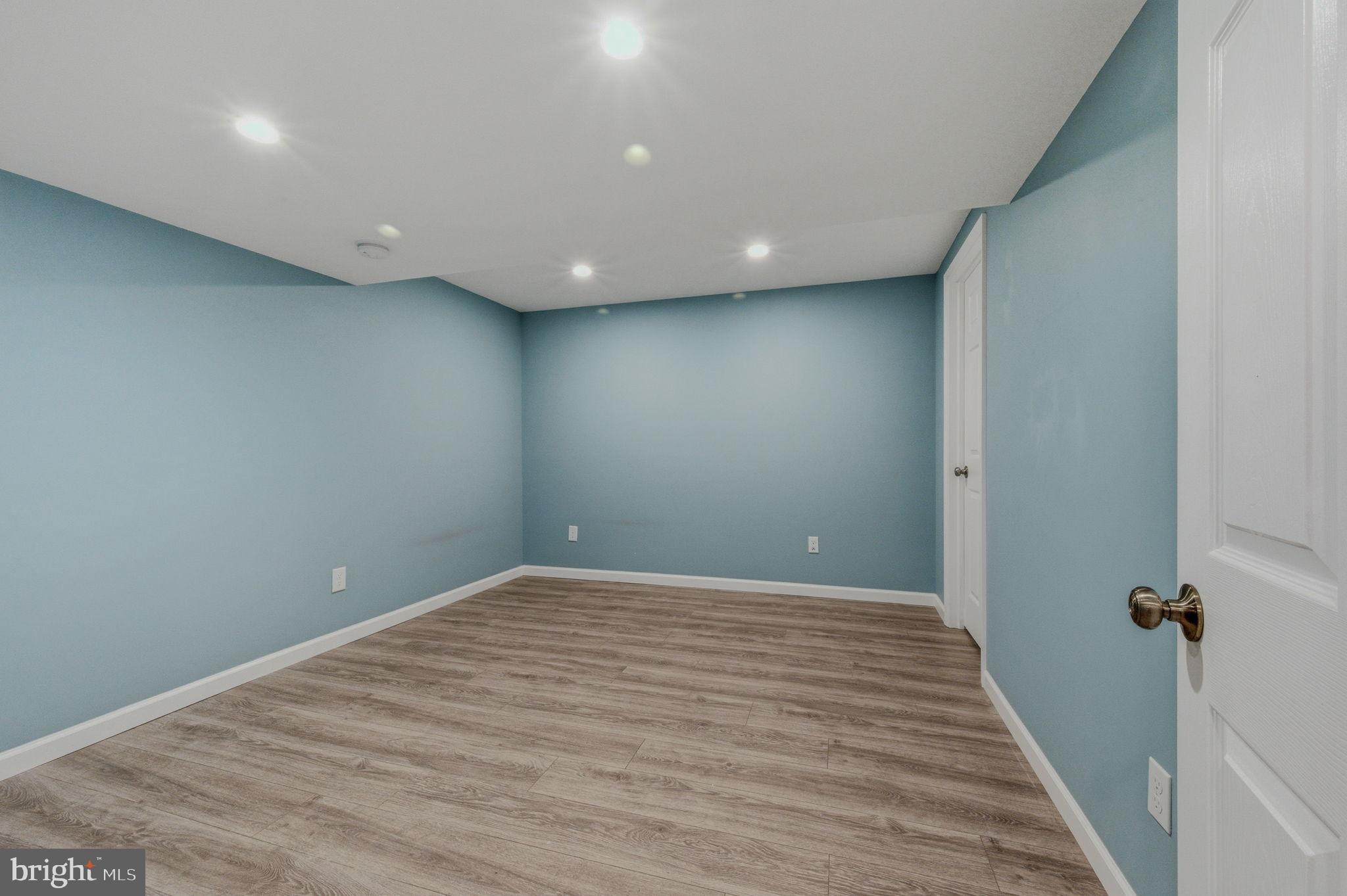 THE LEGENDS - Residential