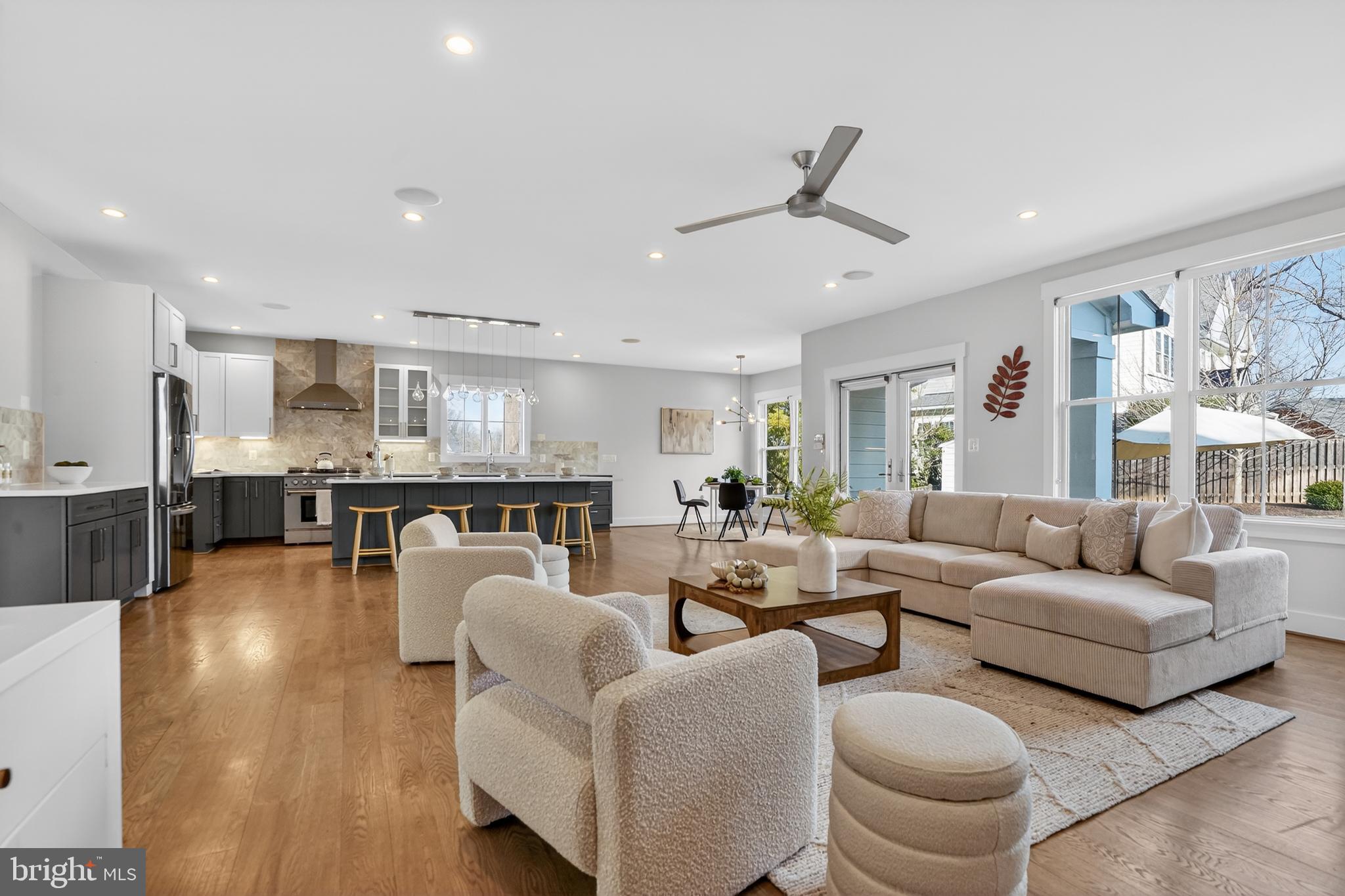 CRESCENT HILLS - Residential