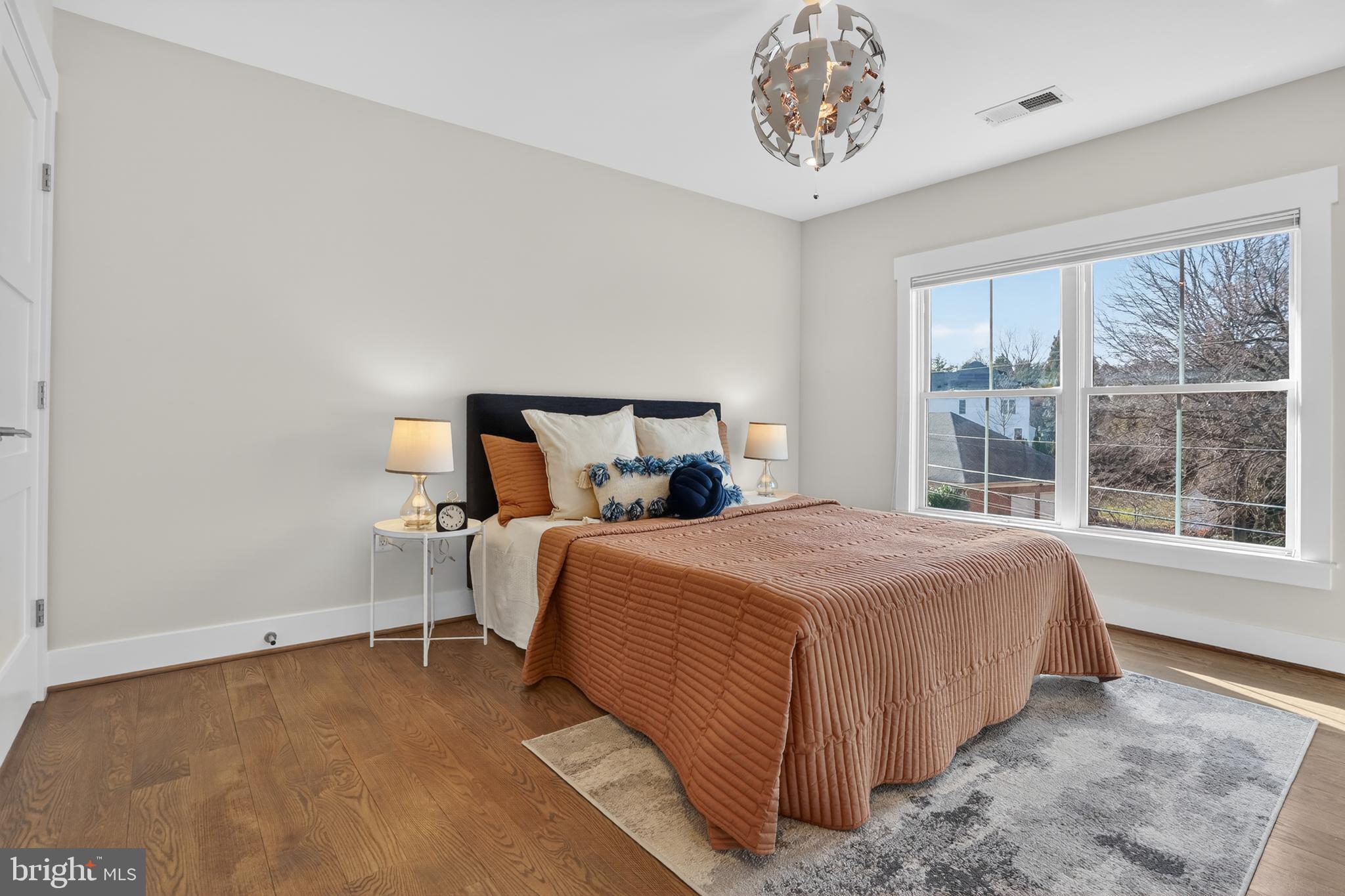 CRESCENT HILLS - Residential