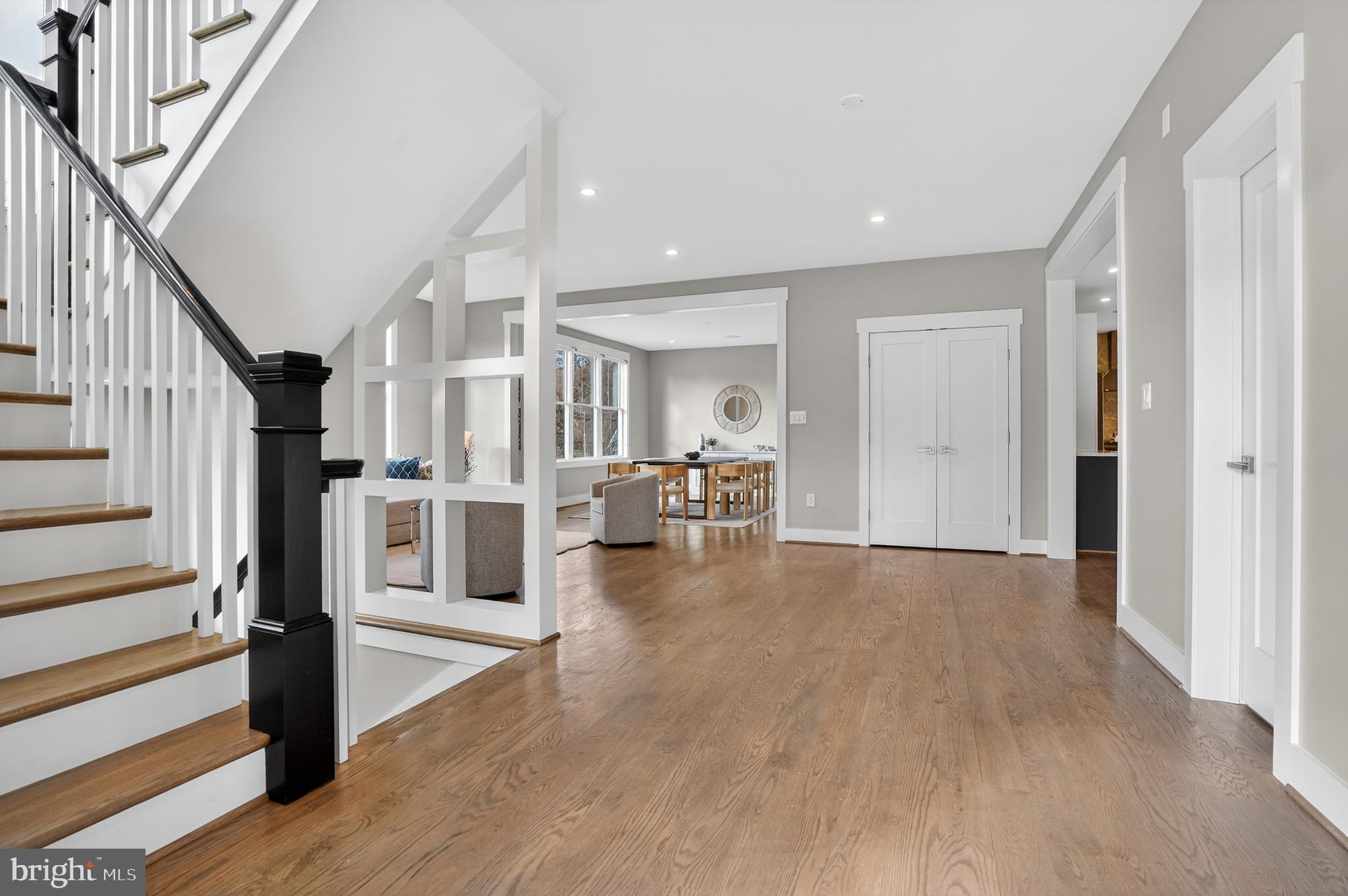 CRESCENT HILLS - Residential