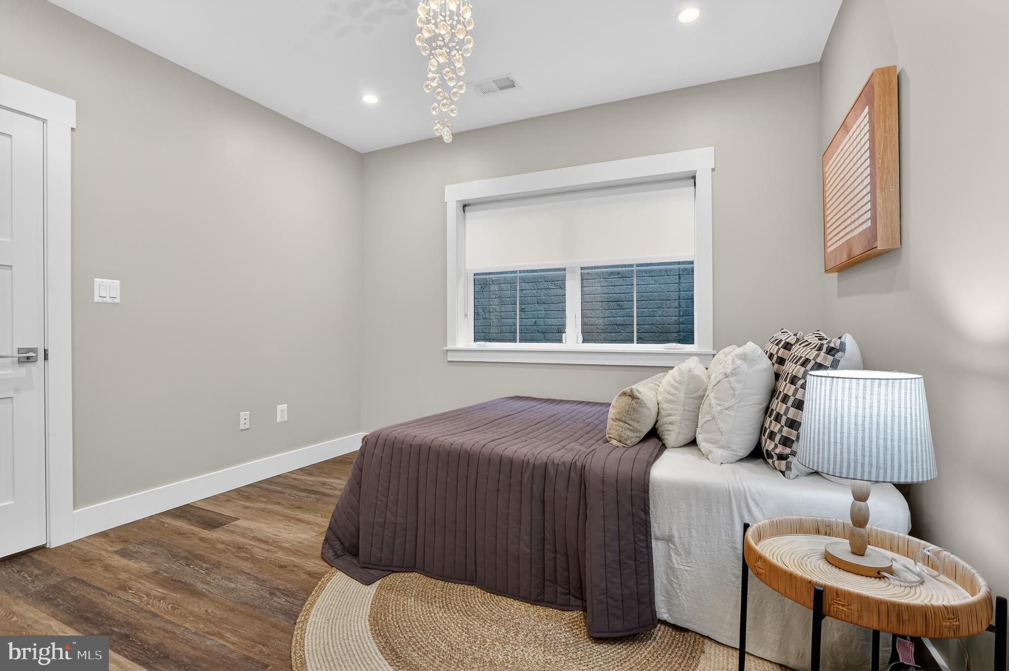 CRESCENT HILLS - Residential