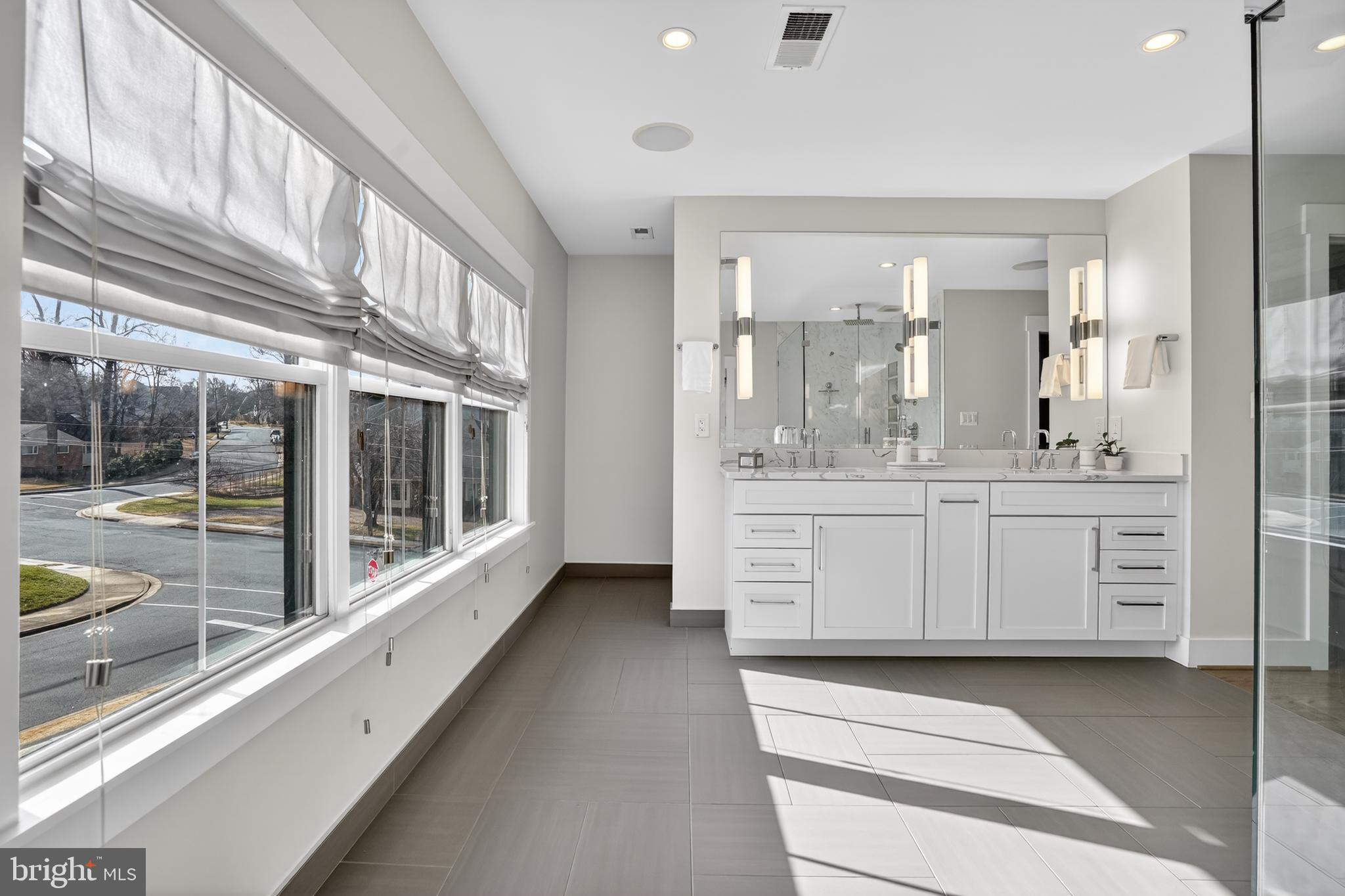 CRESCENT HILLS - Residential