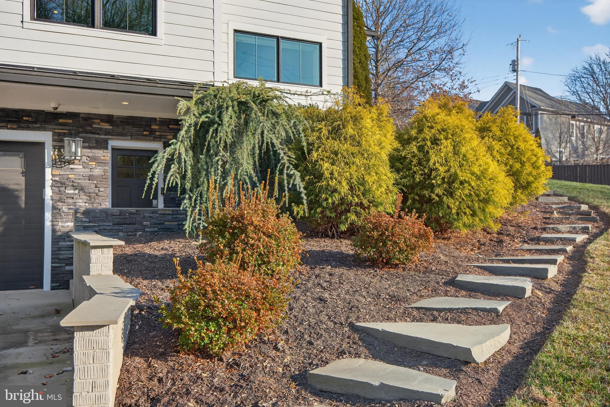 CRESCENT HILLS - Residential