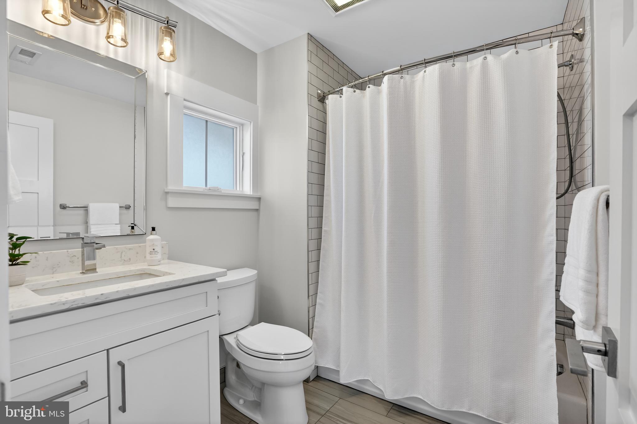 CRESCENT HILLS - Residential