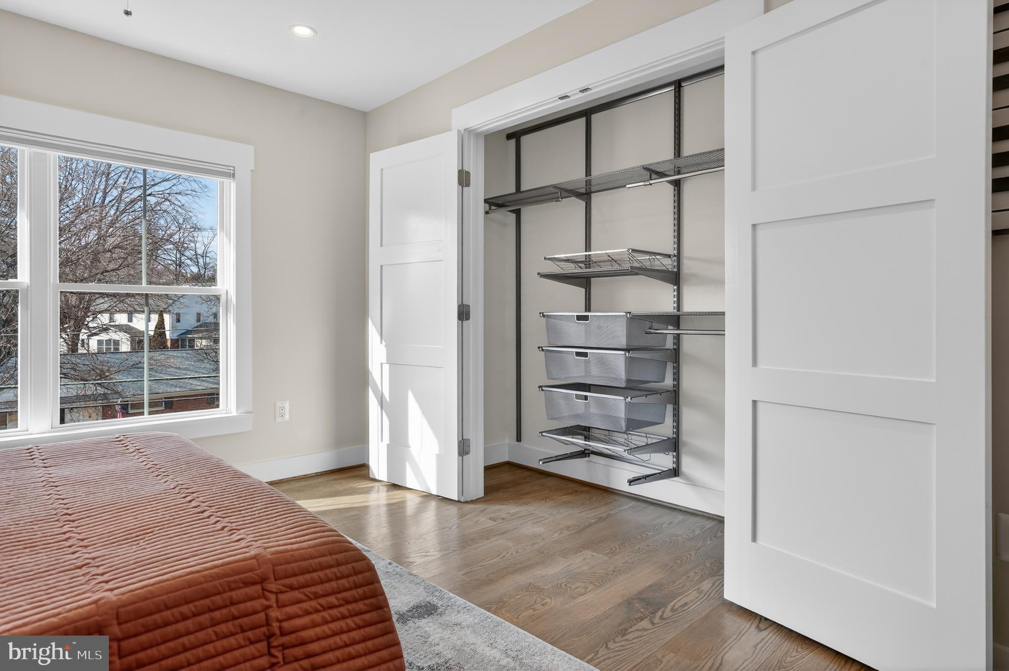 CRESCENT HILLS - Residential