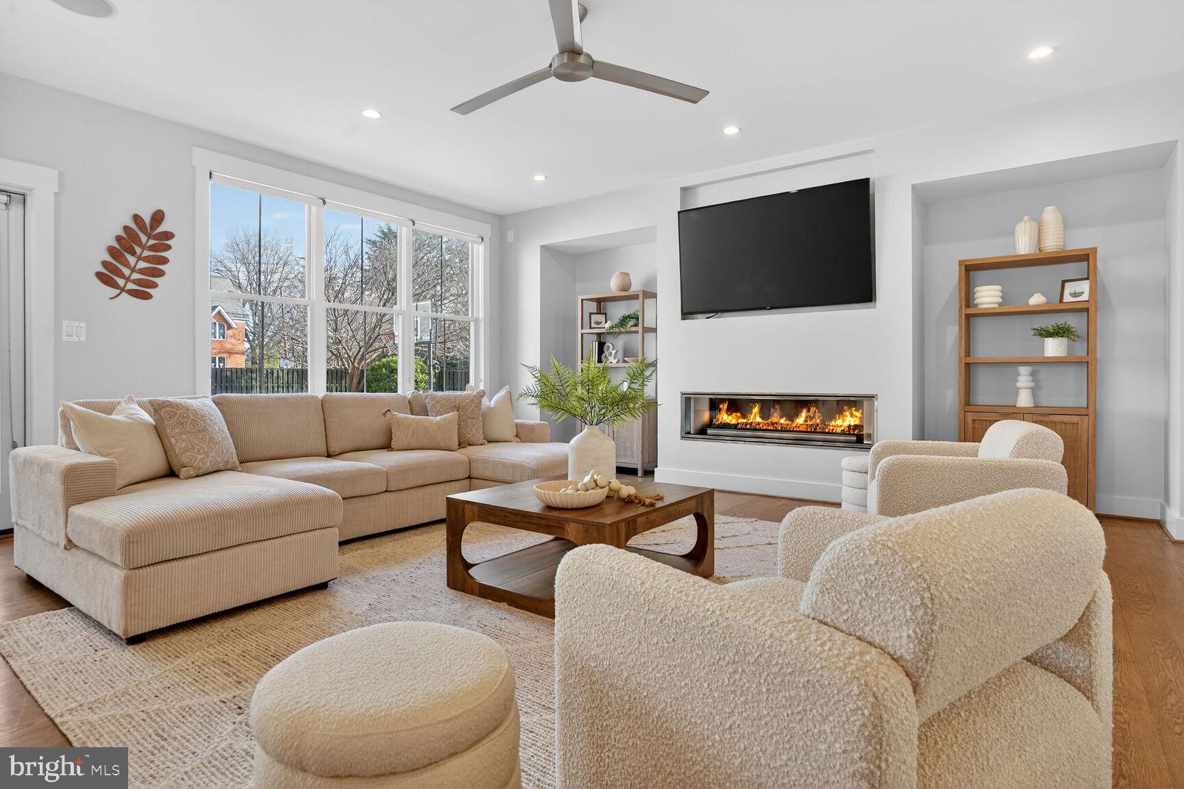 CRESCENT HILLS - Residential