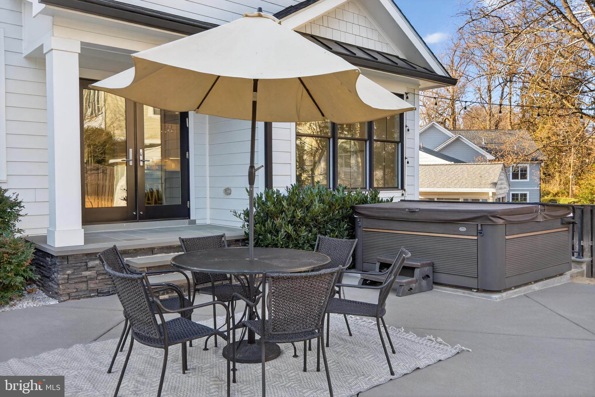 CRESCENT HILLS - Residential