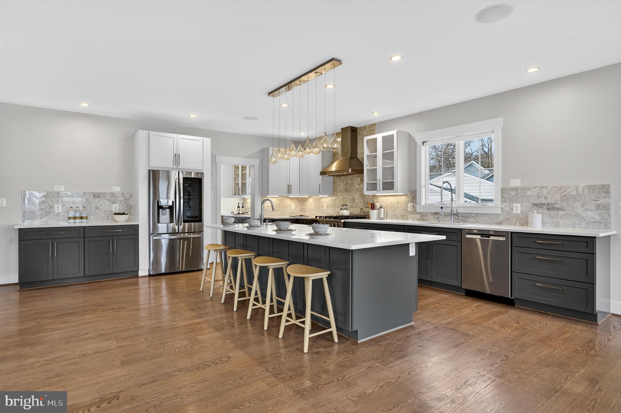 CRESCENT HILLS - Residential