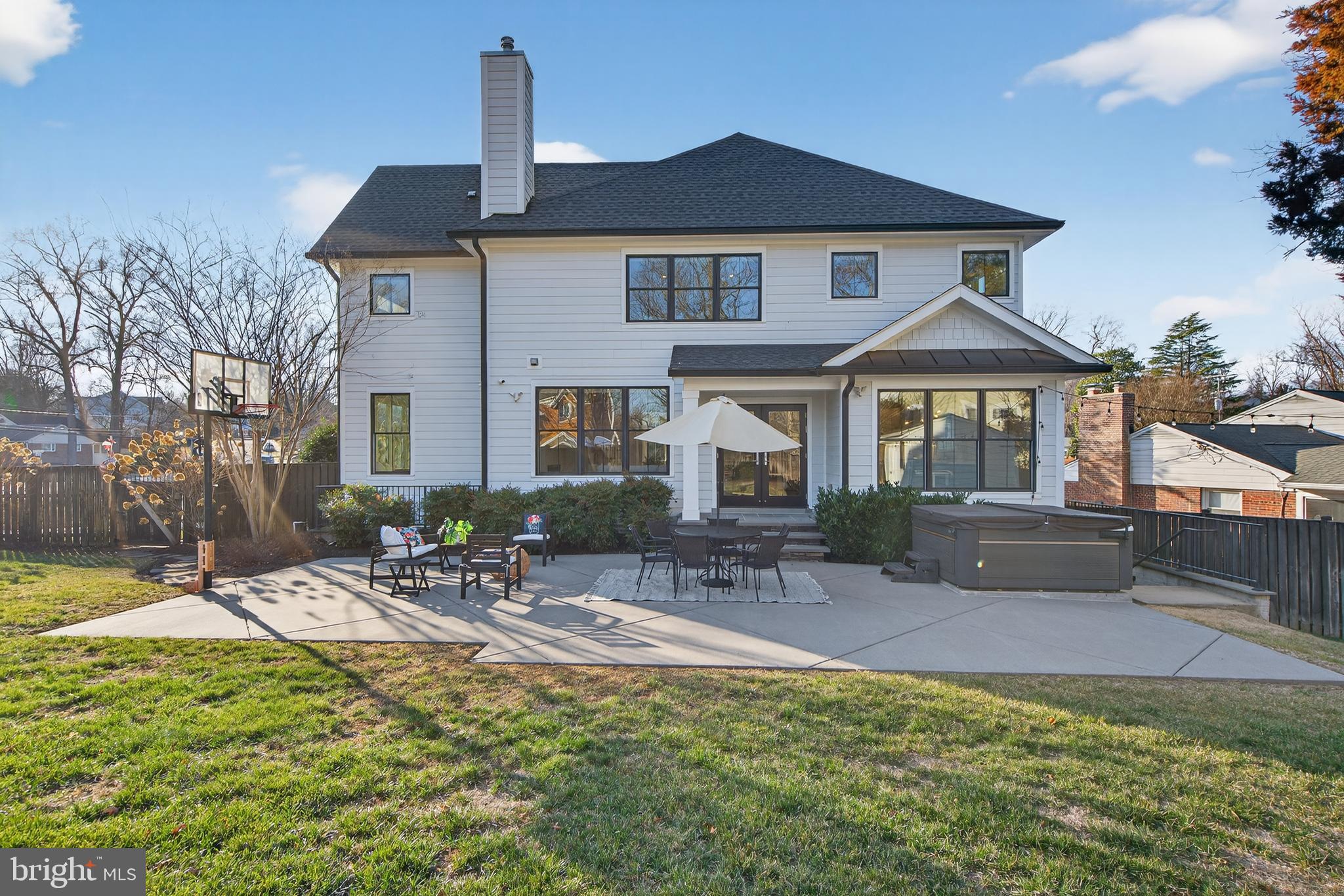 CRESCENT HILLS - Residential