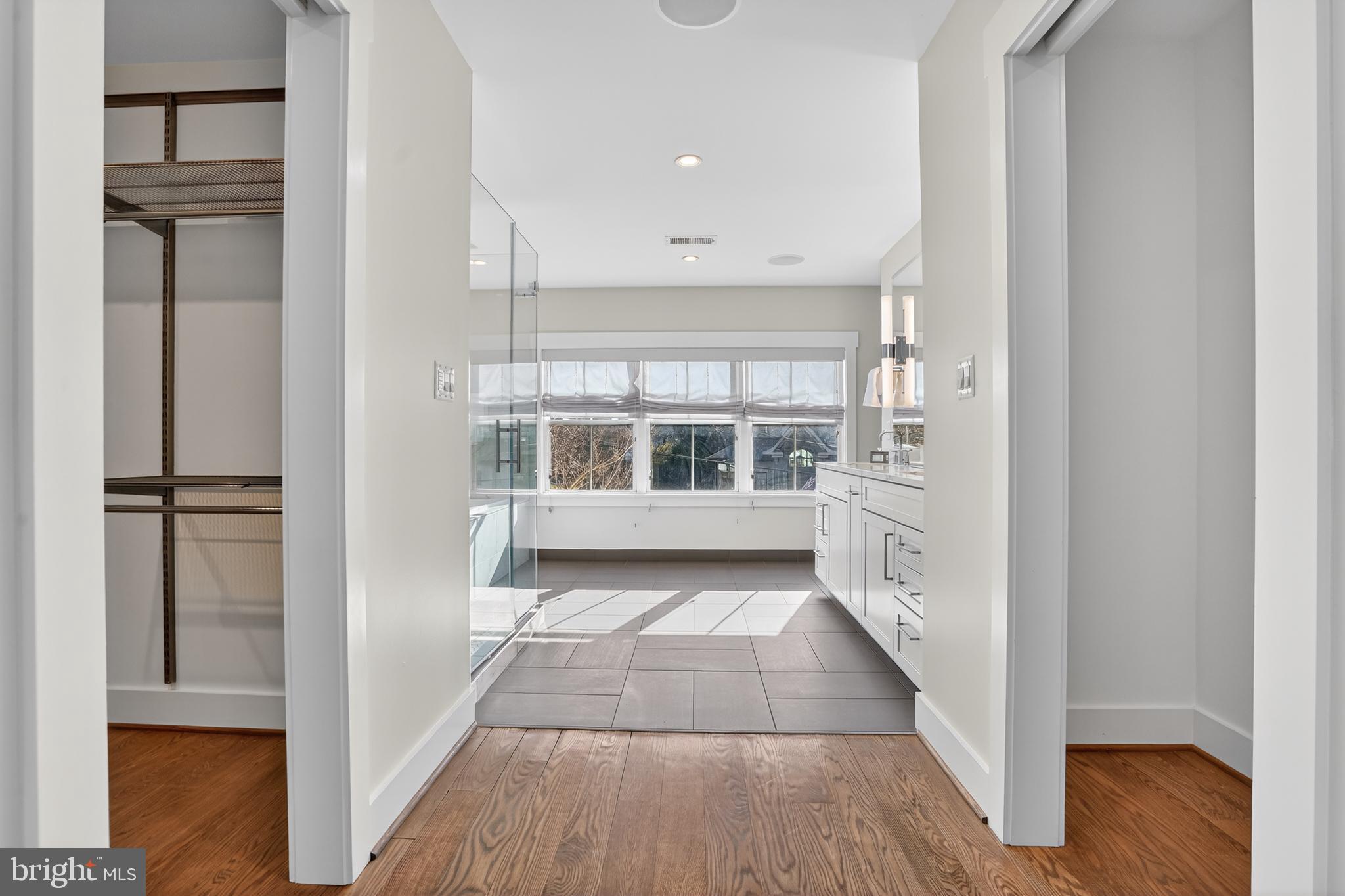 CRESCENT HILLS - Residential