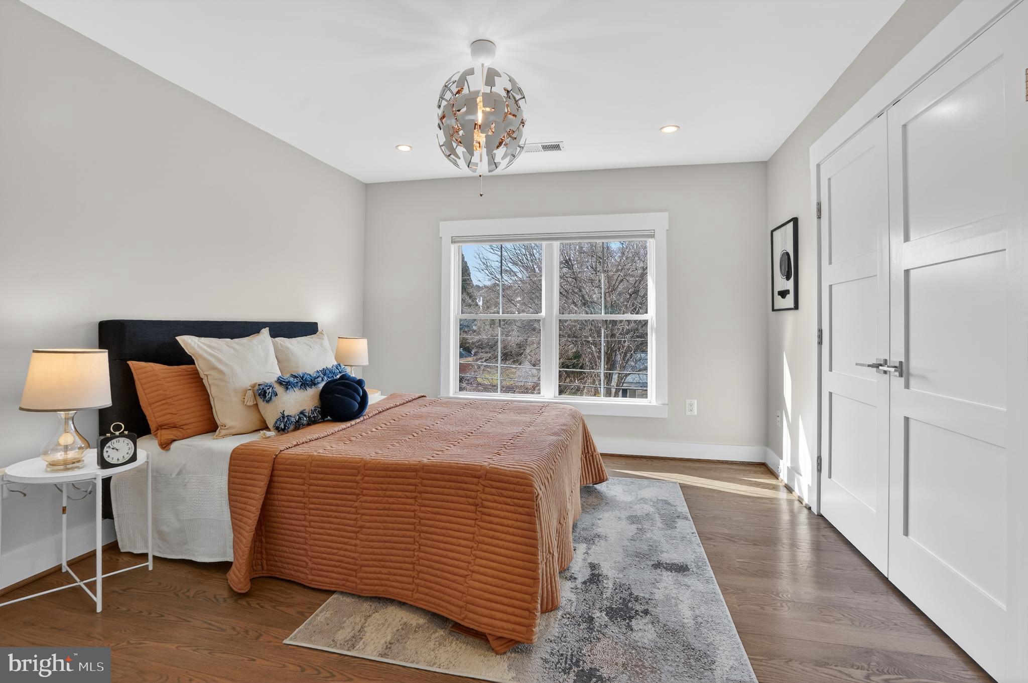 CRESCENT HILLS - Residential