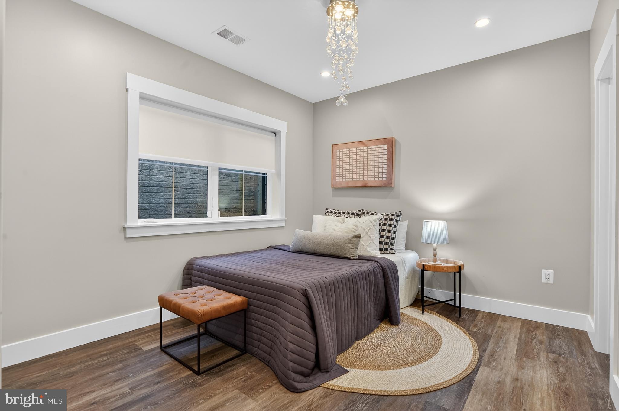 CRESCENT HILLS - Residential