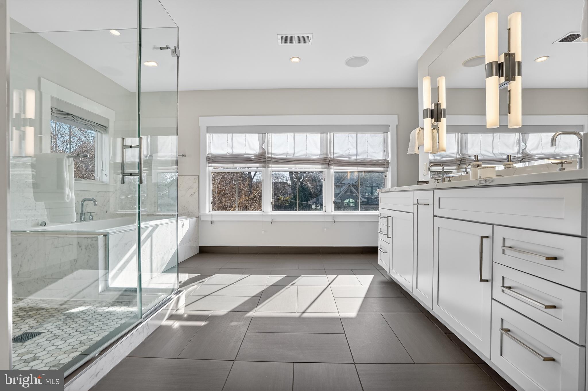 CRESCENT HILLS - Residential