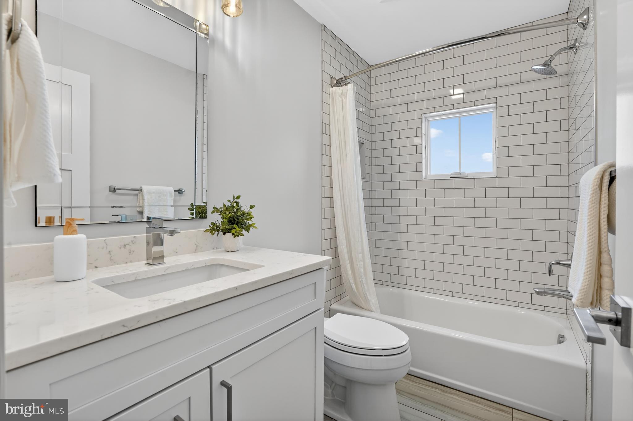 CRESCENT HILLS - Residential