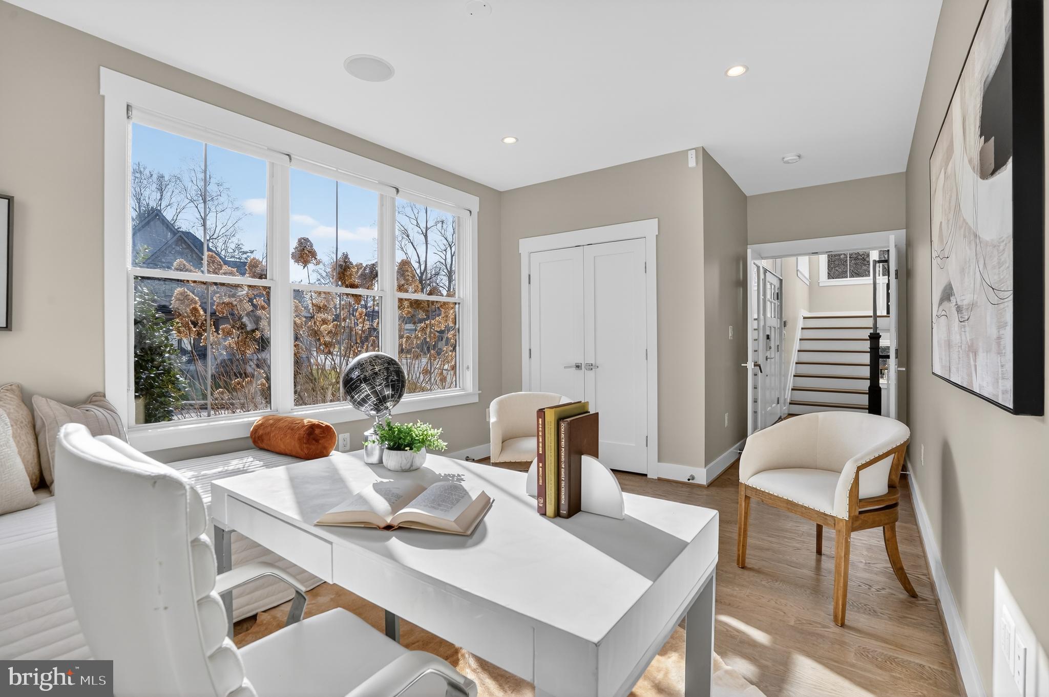 CRESCENT HILLS - Residential