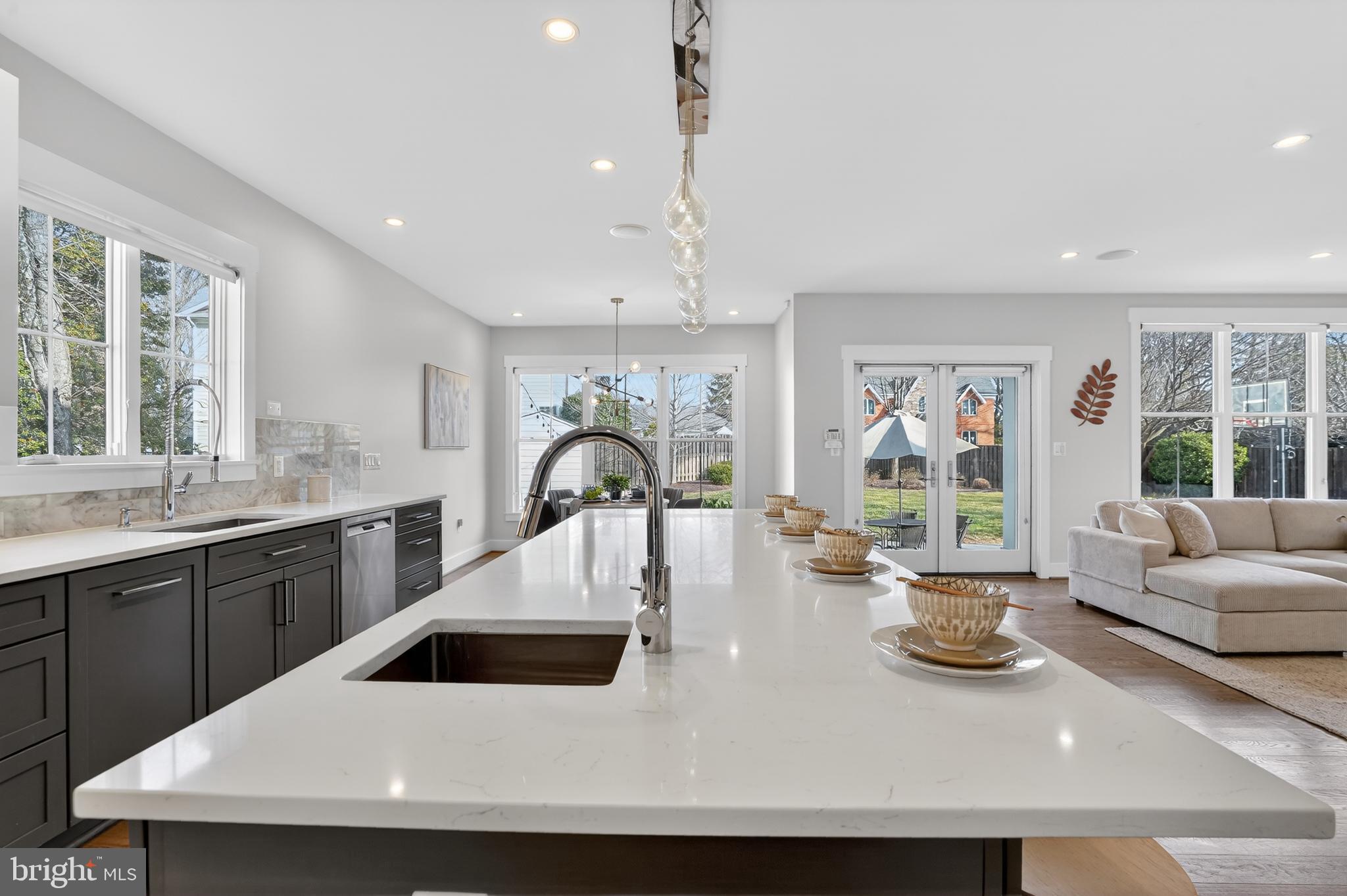 CRESCENT HILLS - Residential