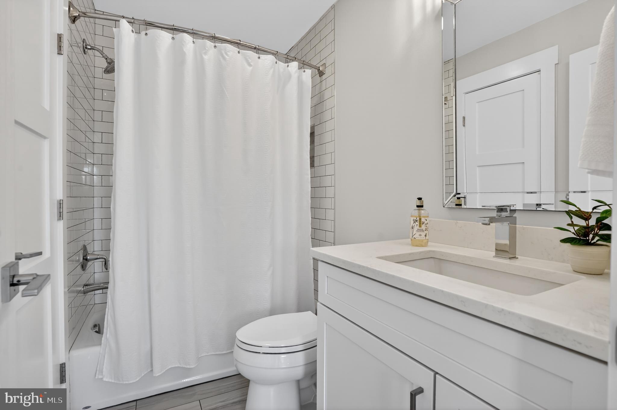 CRESCENT HILLS - Residential