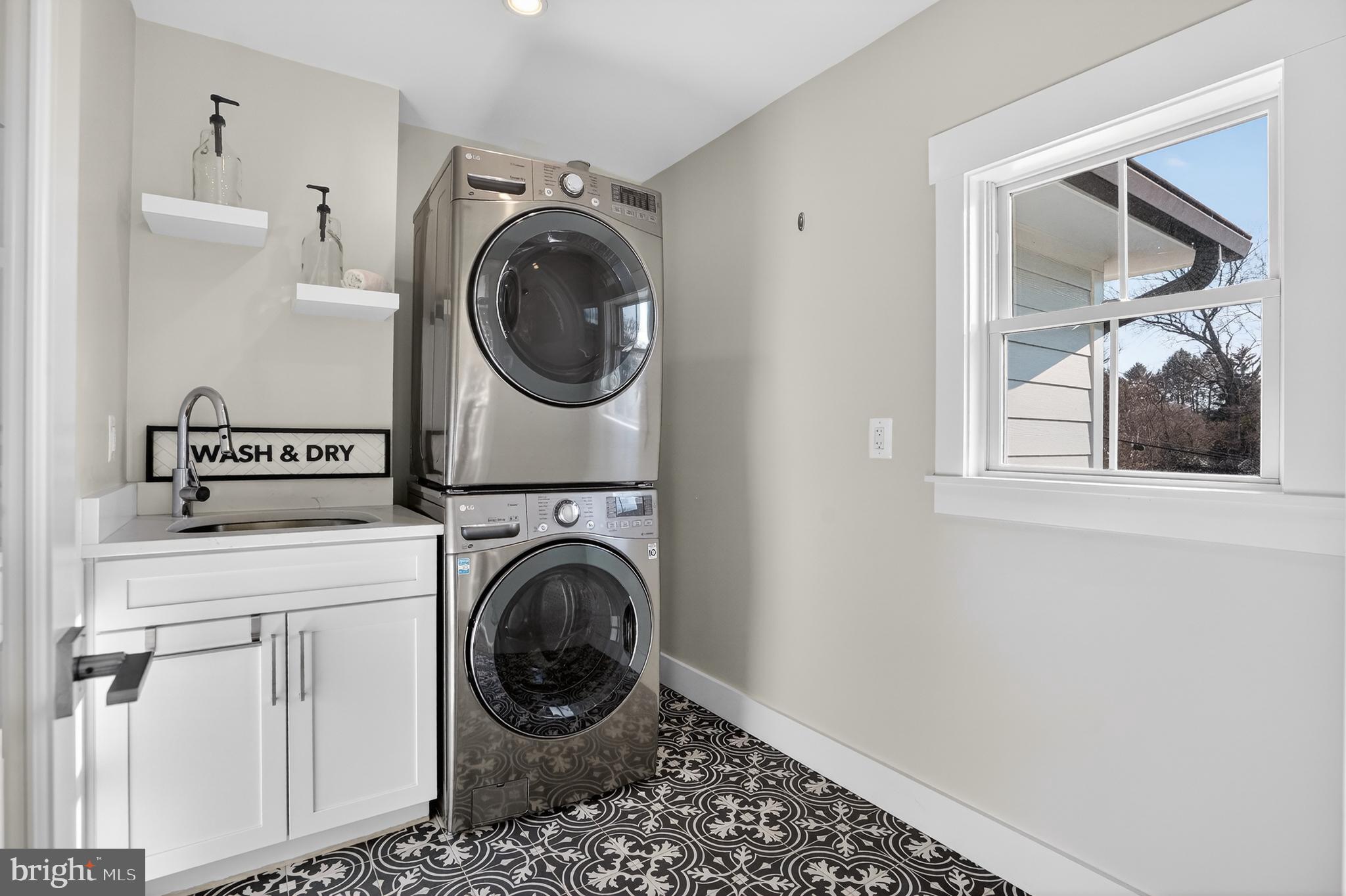 CRESCENT HILLS - Residential