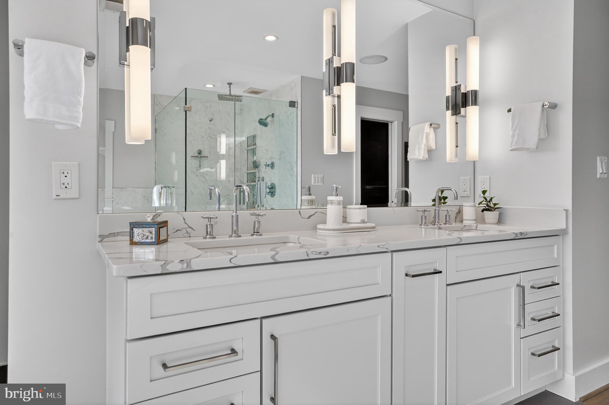 CRESCENT HILLS - Residential