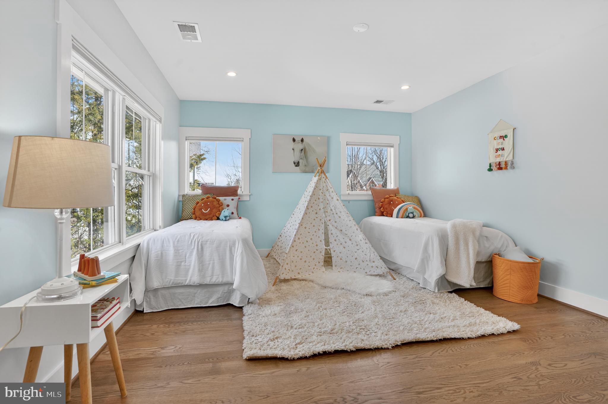 CRESCENT HILLS - Residential