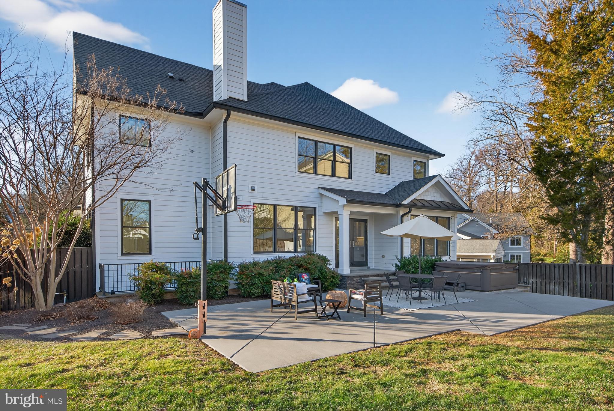 CRESCENT HILLS - Residential