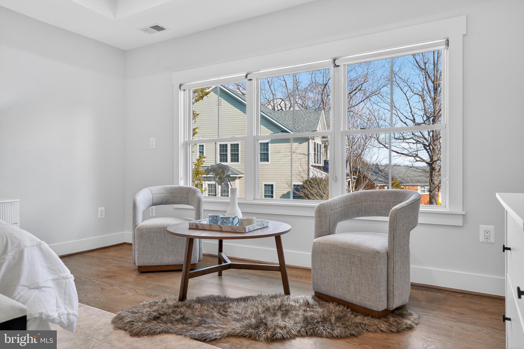 CRESCENT HILLS - Residential