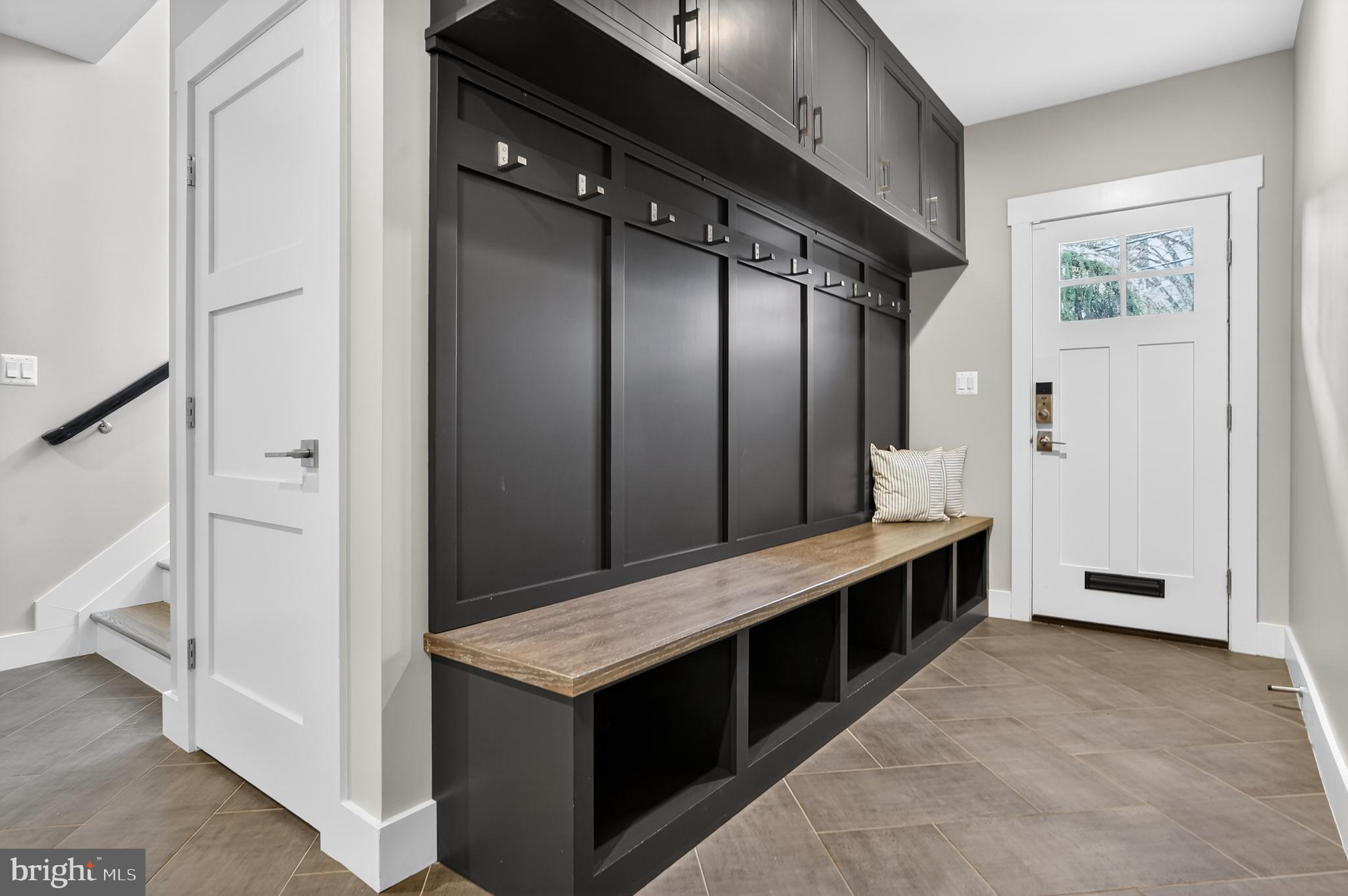 CRESCENT HILLS - Residential