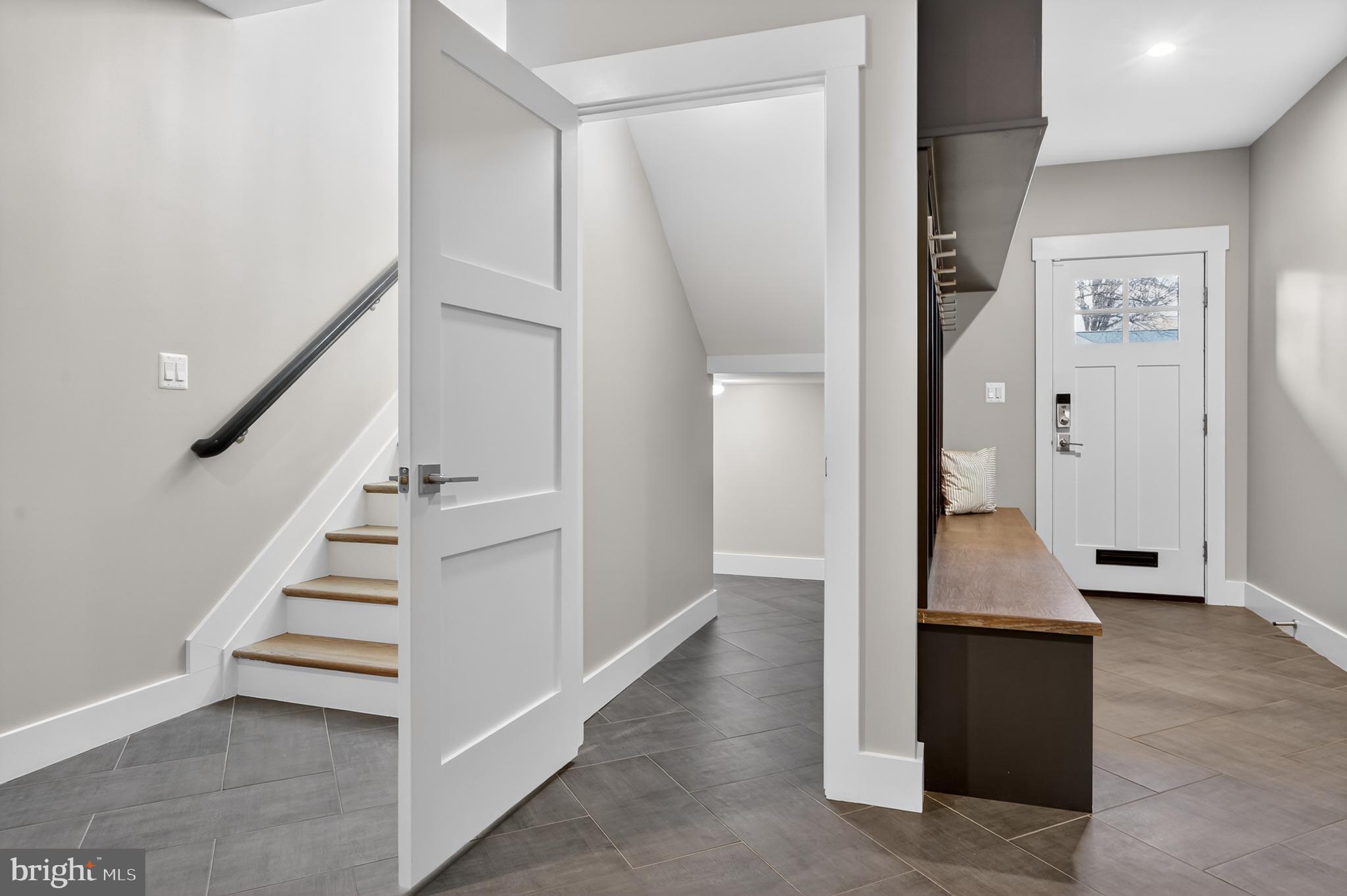 CRESCENT HILLS - Residential