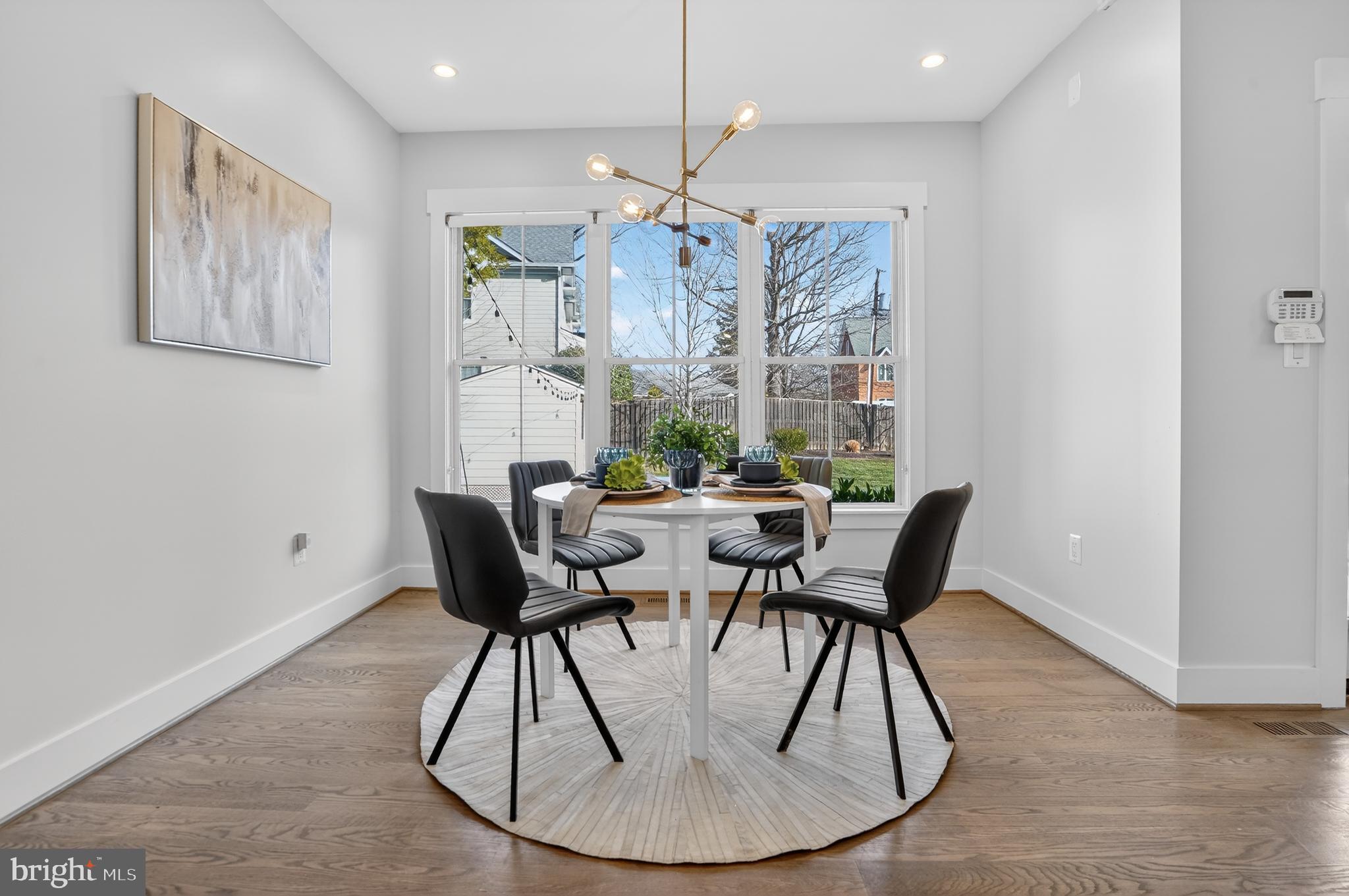 CRESCENT HILLS - Residential