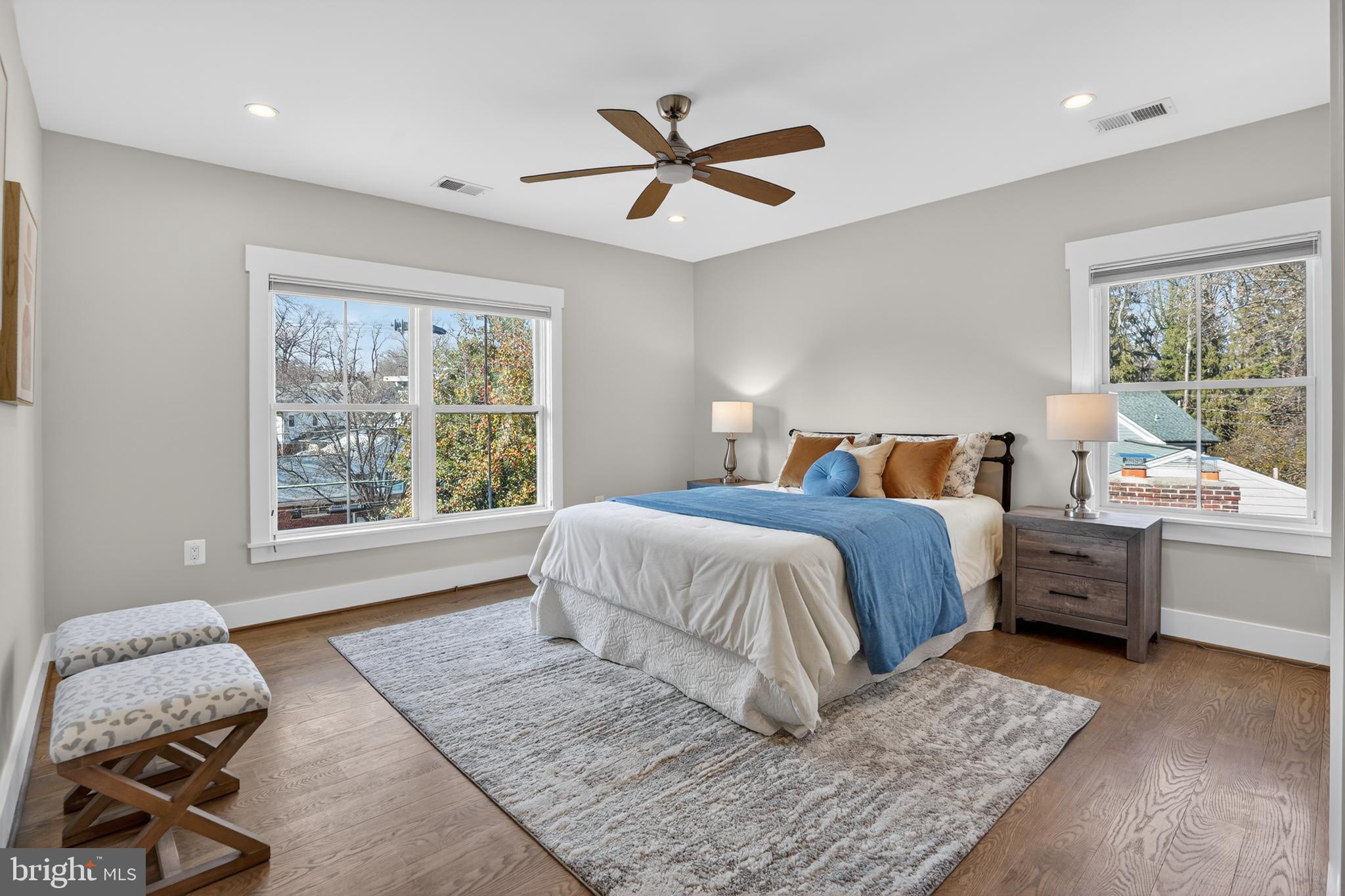 CRESCENT HILLS - Residential