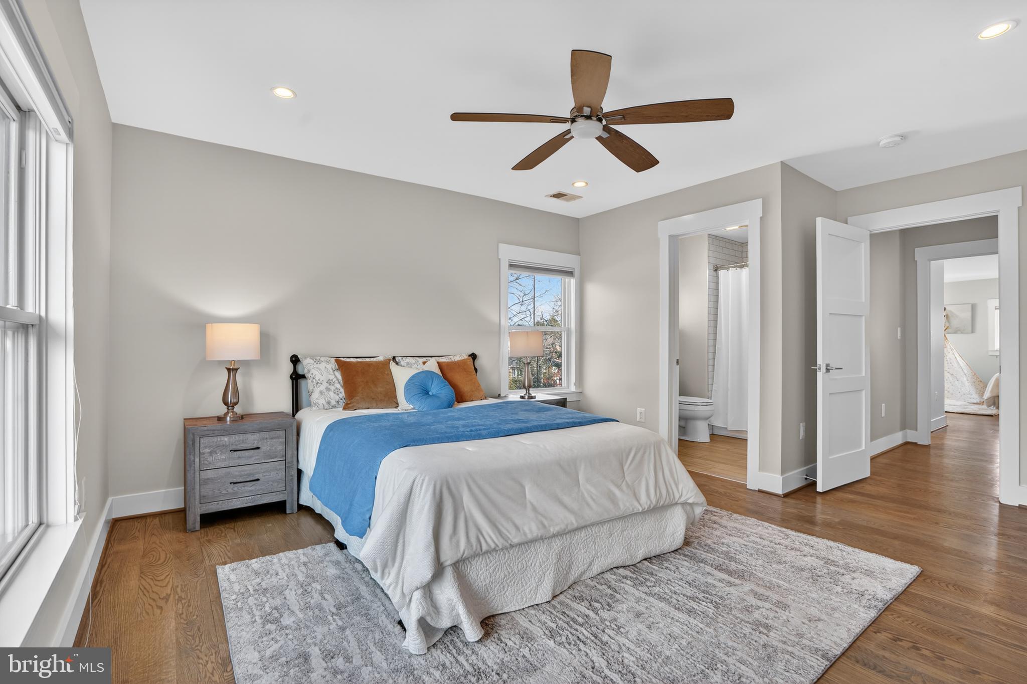 CRESCENT HILLS - Residential