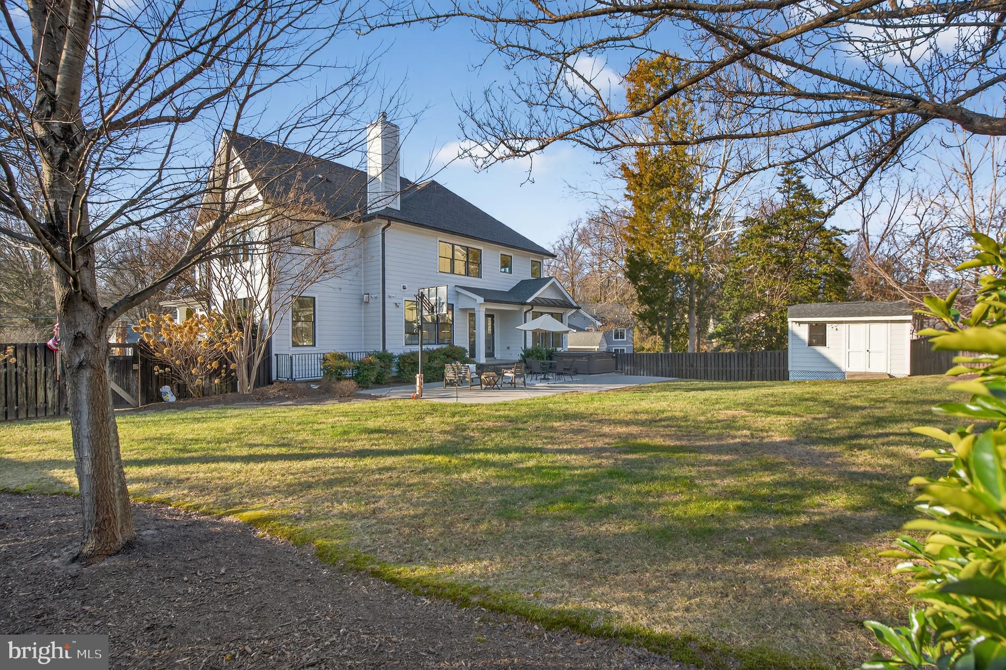 CRESCENT HILLS - Residential