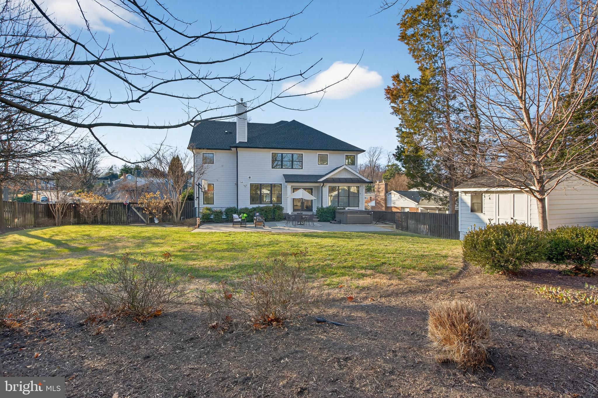 CRESCENT HILLS - Residential