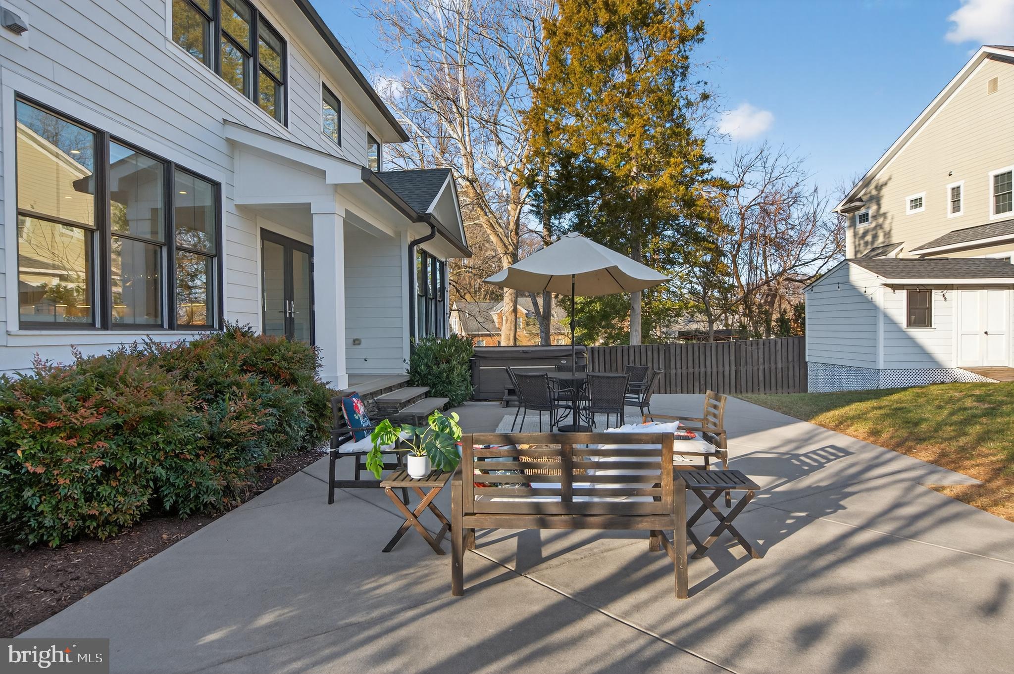 CRESCENT HILLS - Residential