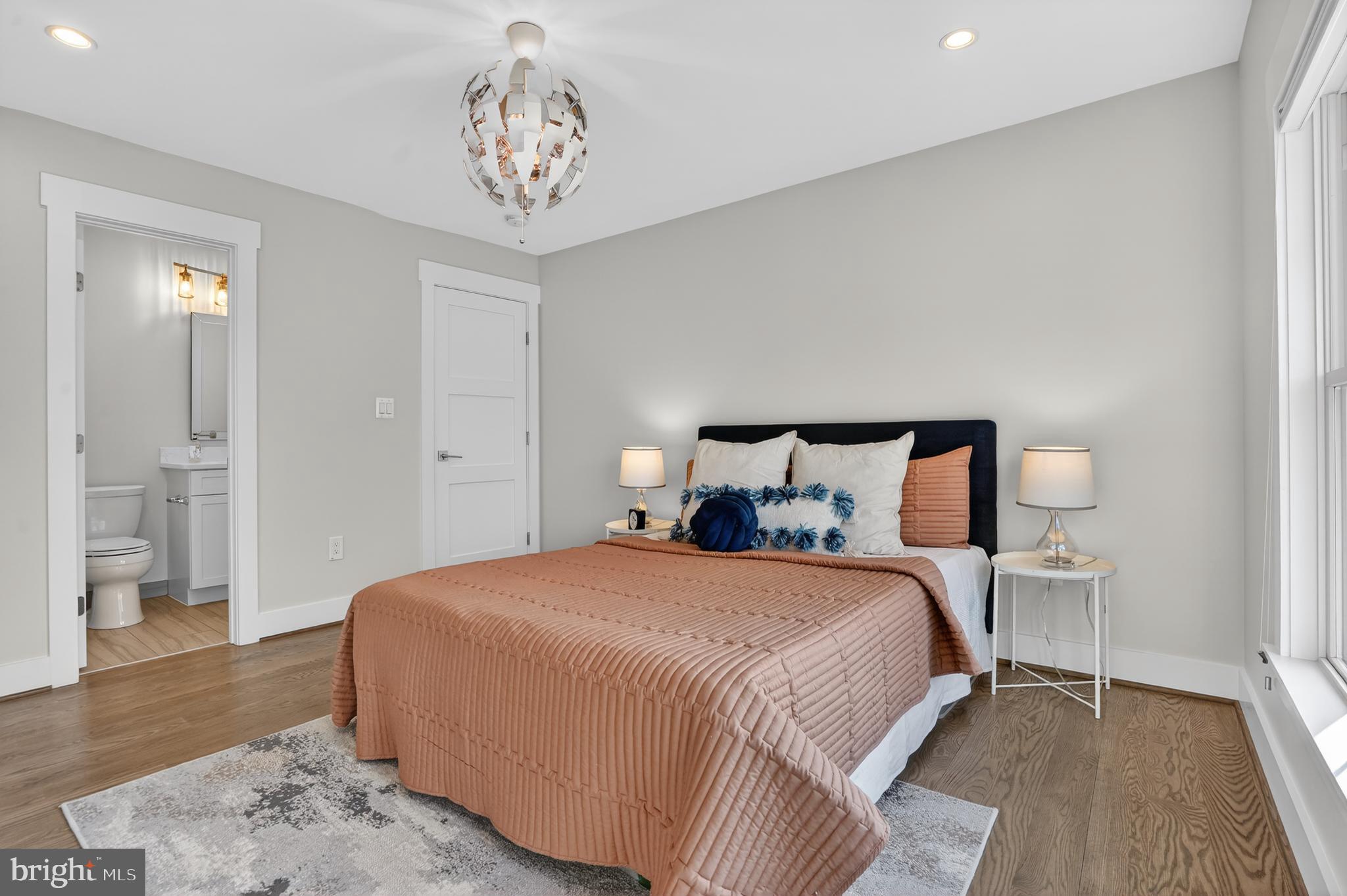 CRESCENT HILLS - Residential