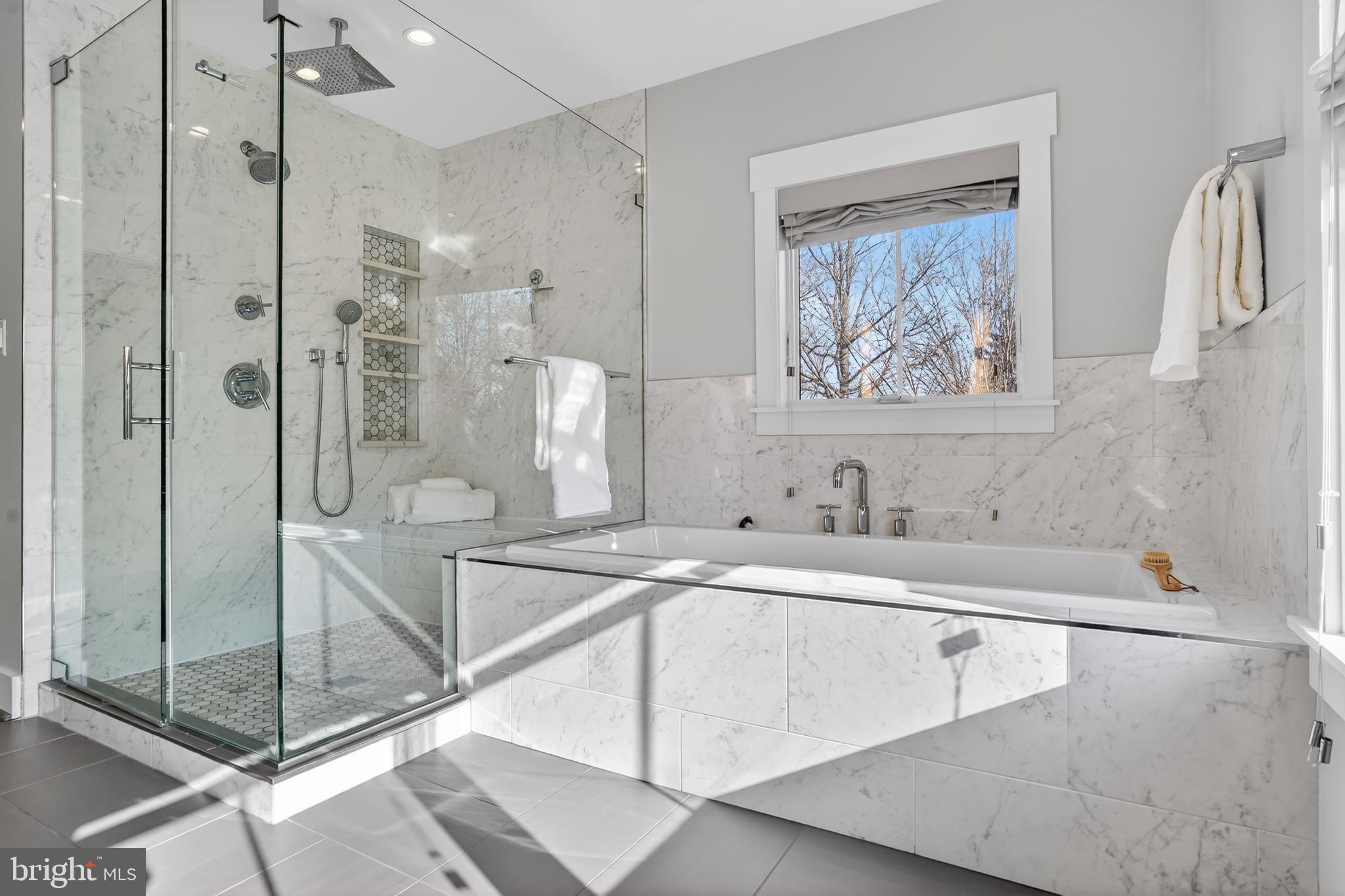 CRESCENT HILLS - Residential